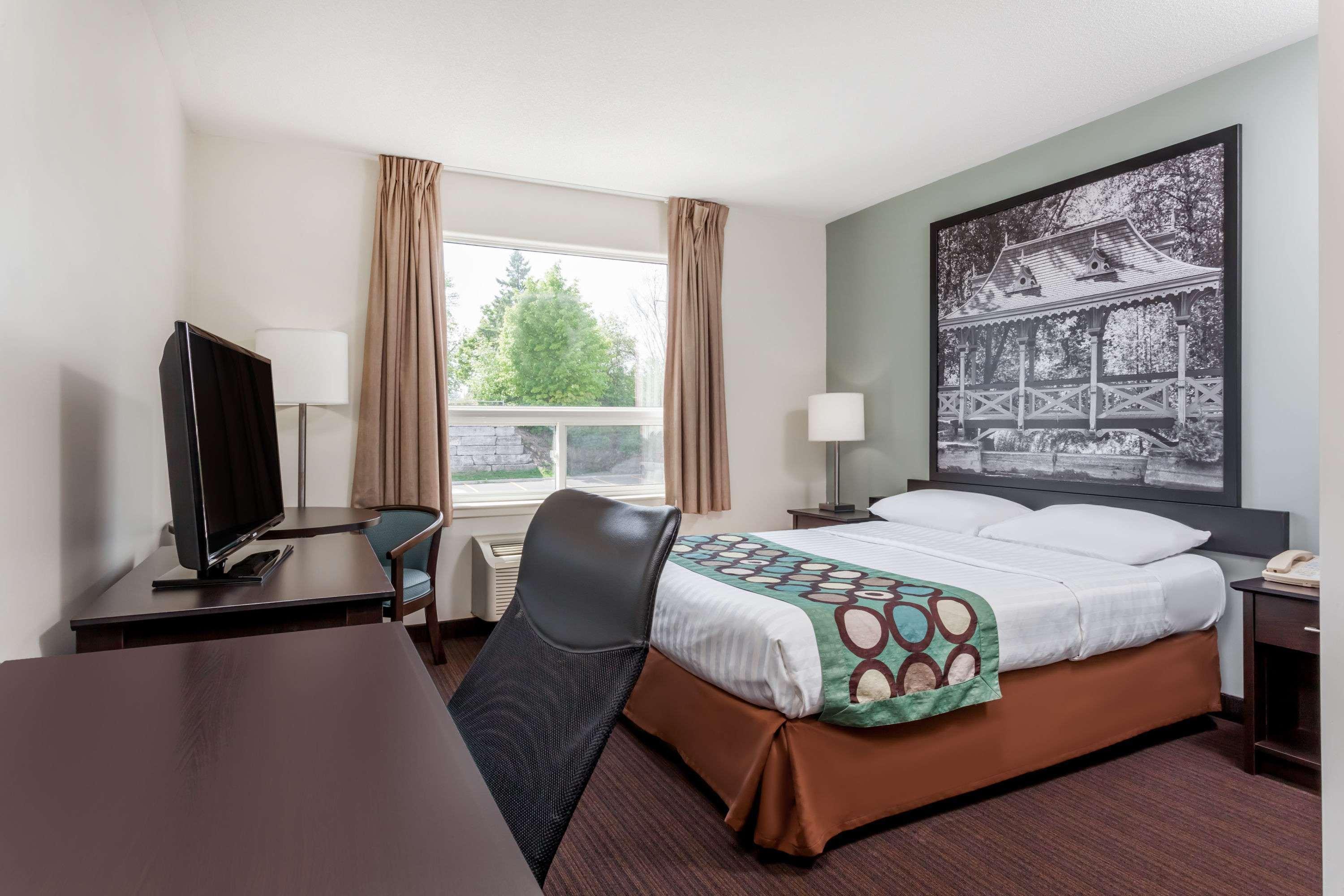 Suite Queen Size Bed