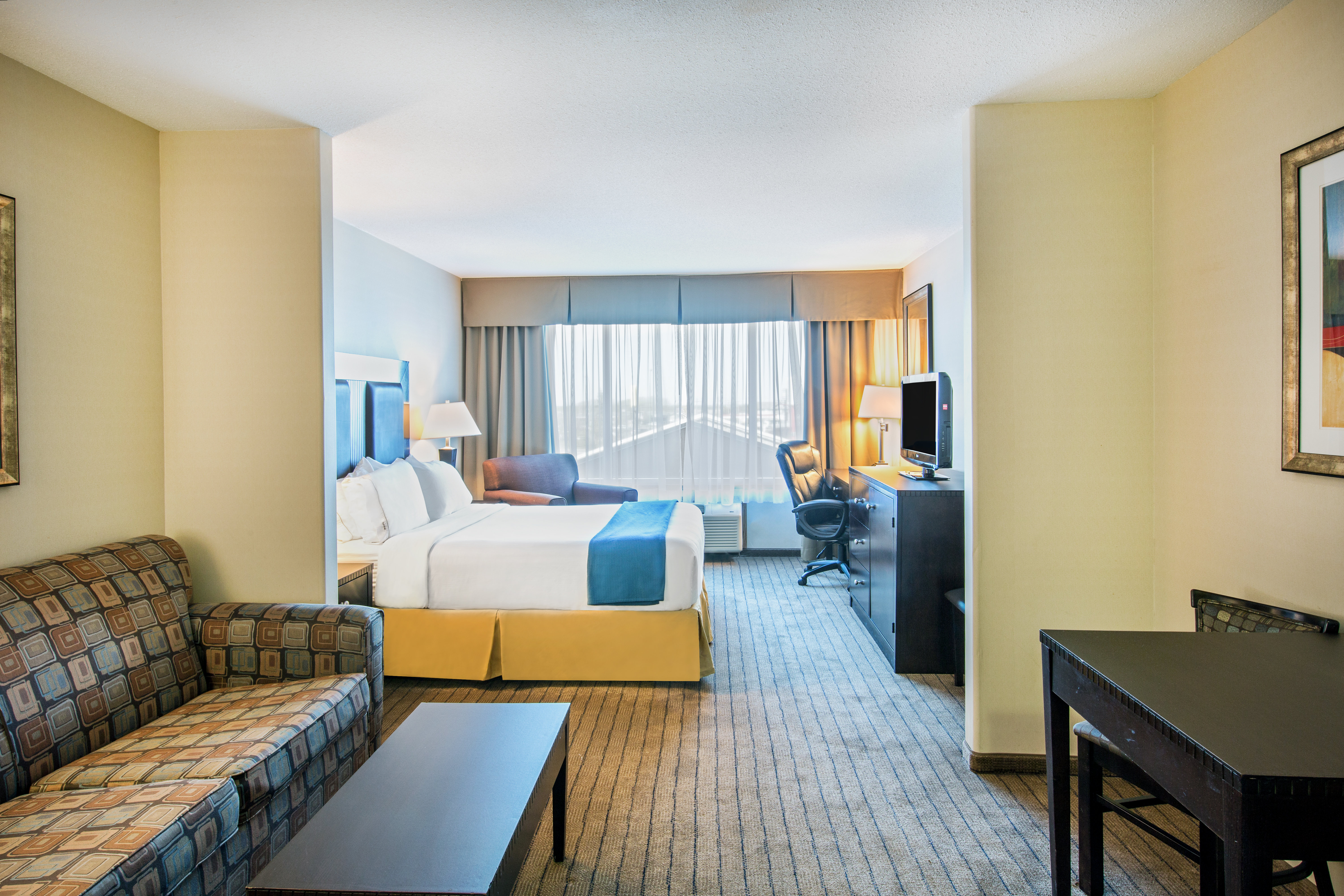 Studio Queen Size Bed