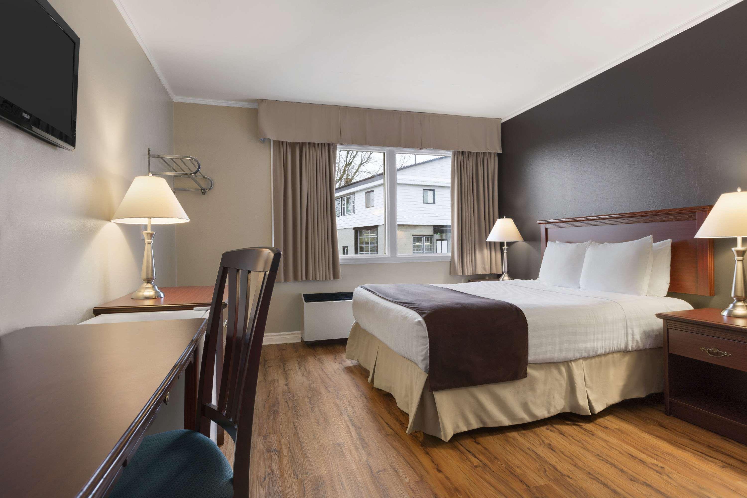 Double Queen Bed Non Smoking