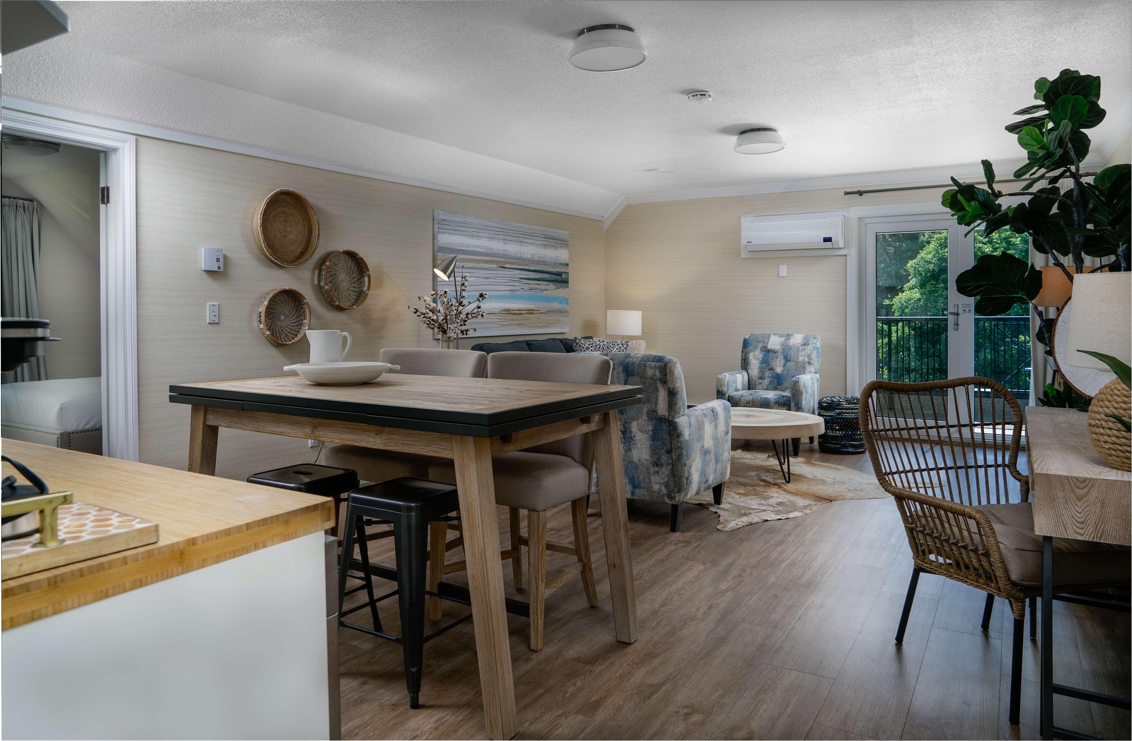 Suite Two Queen Beds Non Smoking