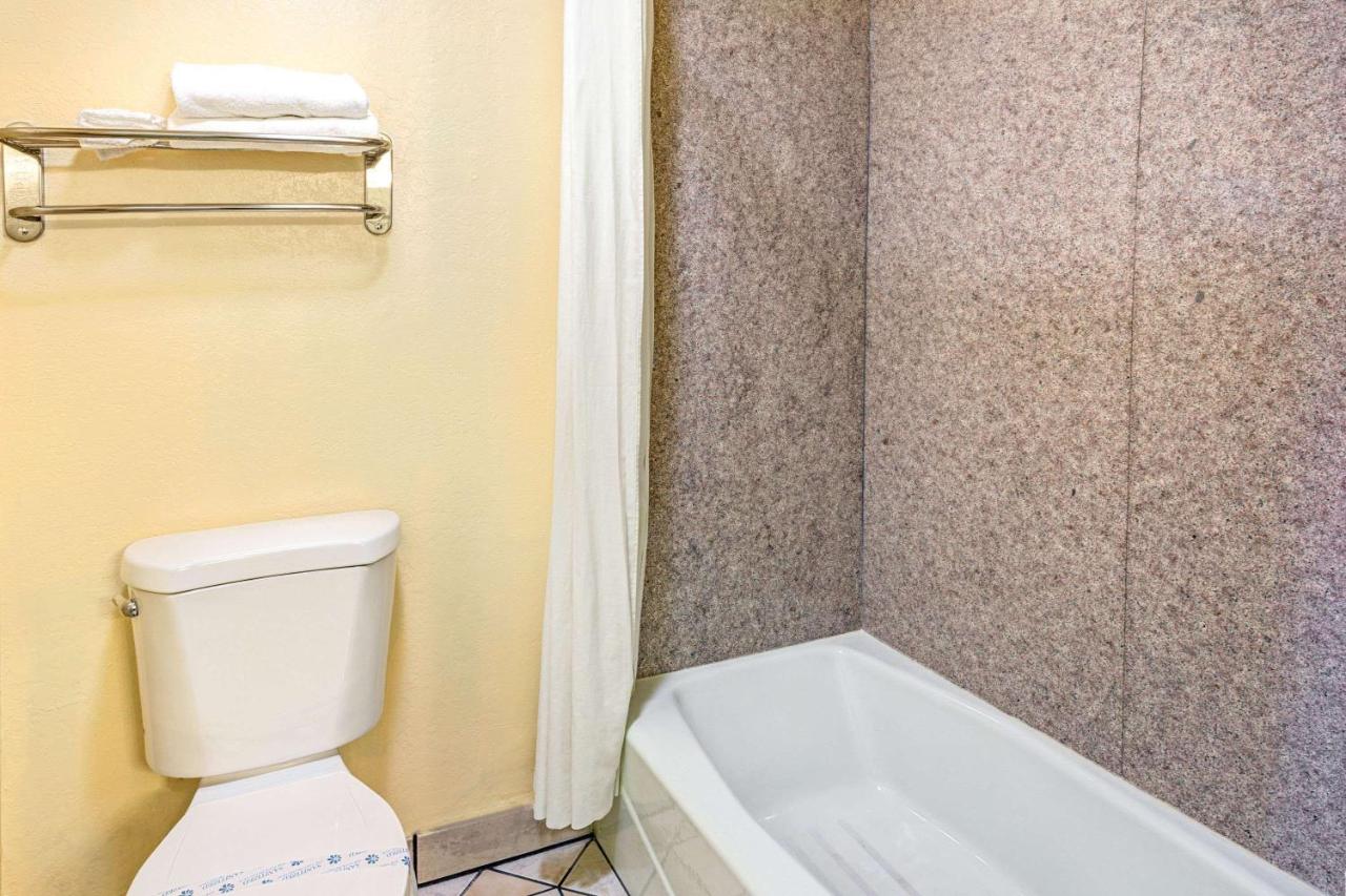 Quadruple Two Queen Beds