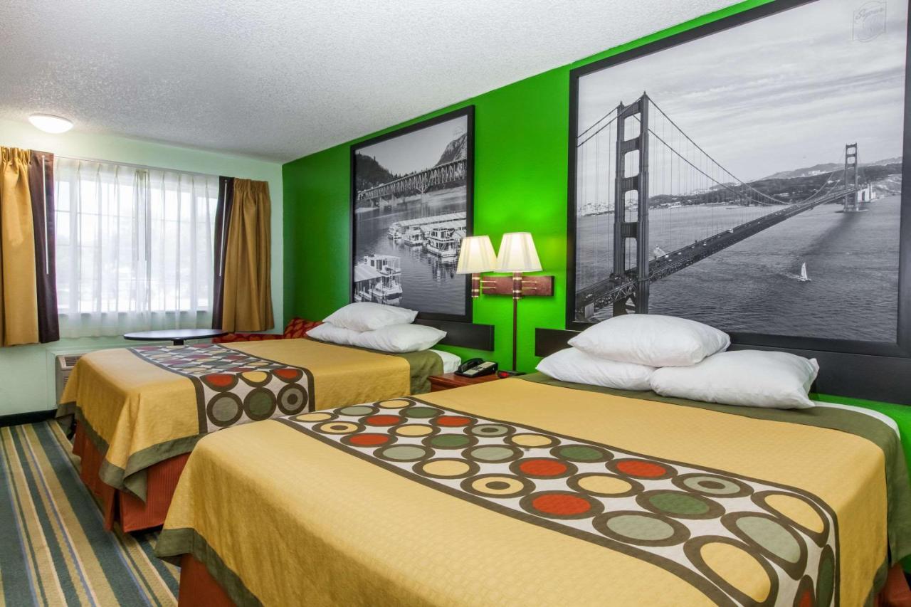 Quadruple Two Queen Beds