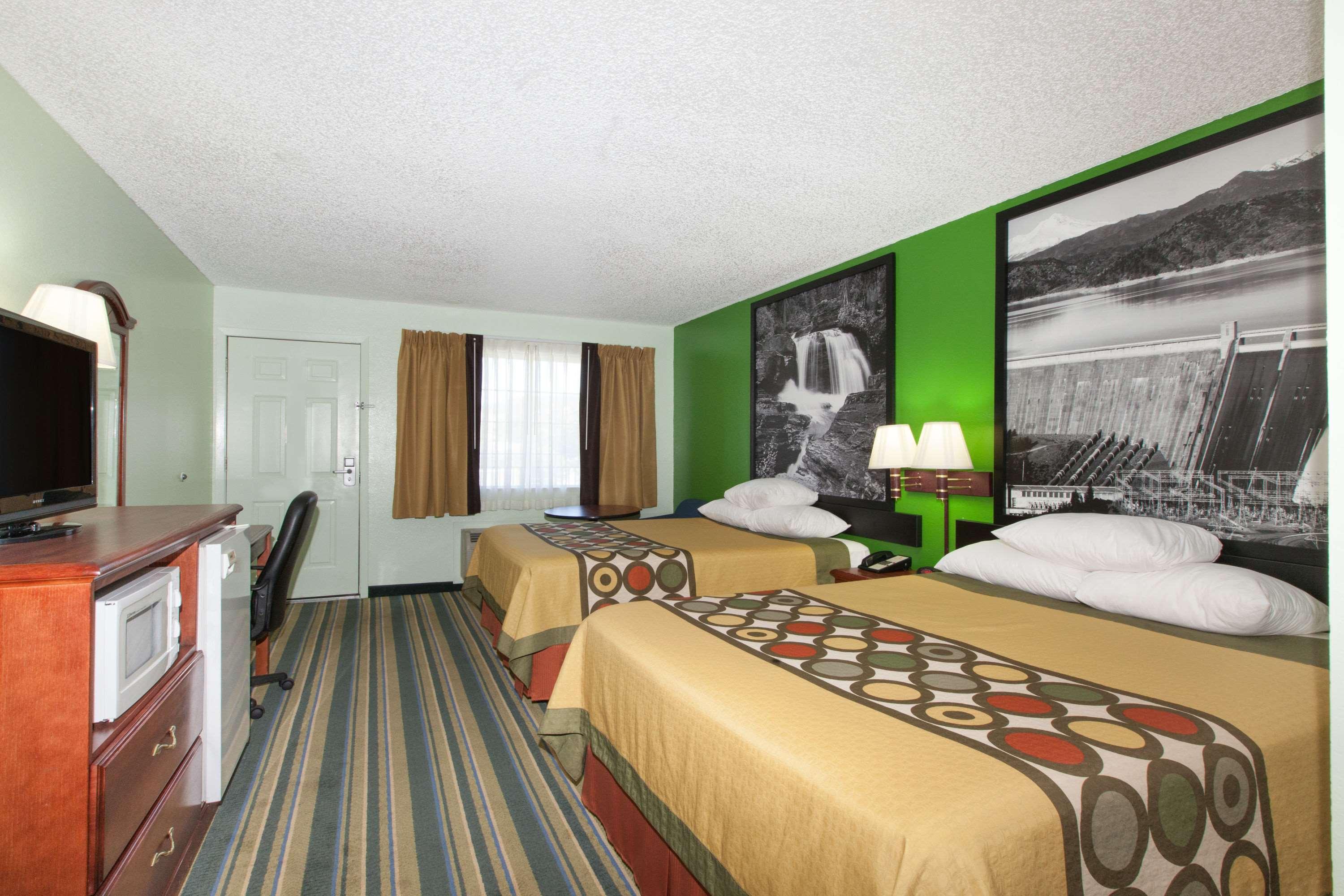 Quadruple Two Queen Beds