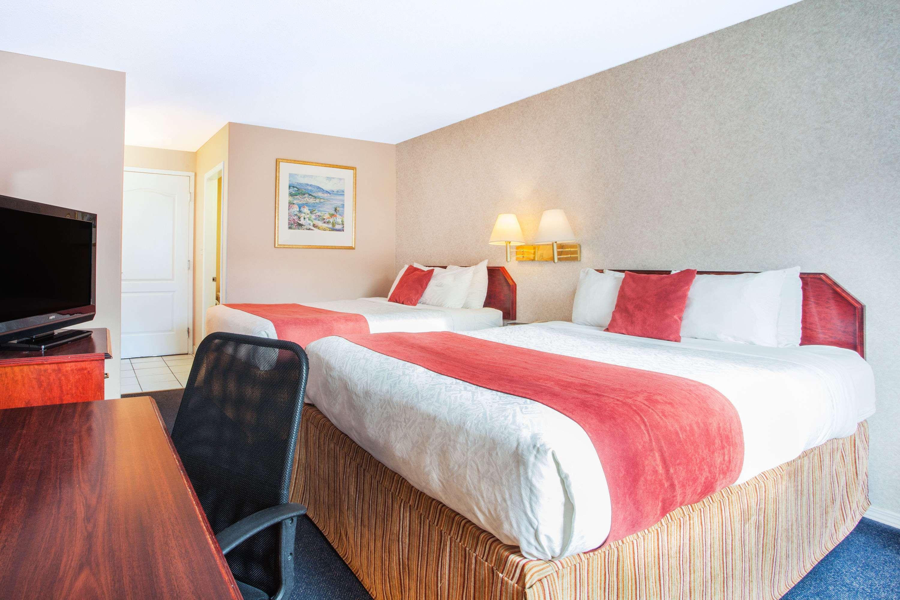 Double Two Queen Beds Non Smoking