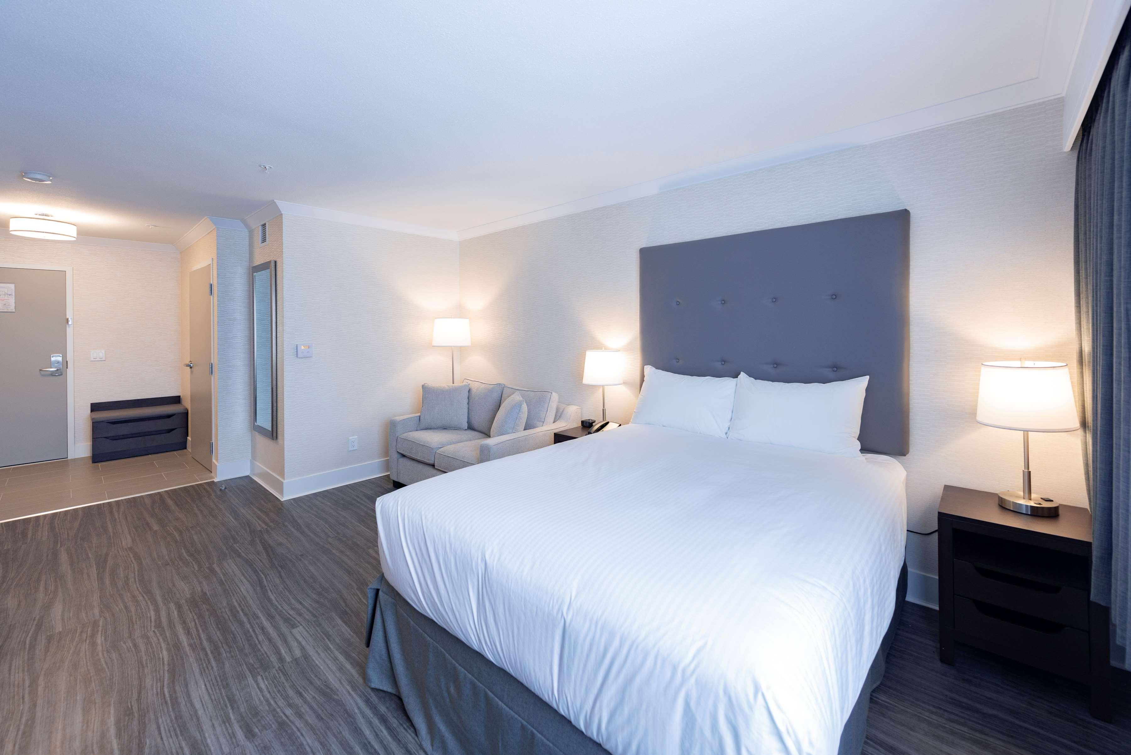 Double Accessible-queen Size Bed