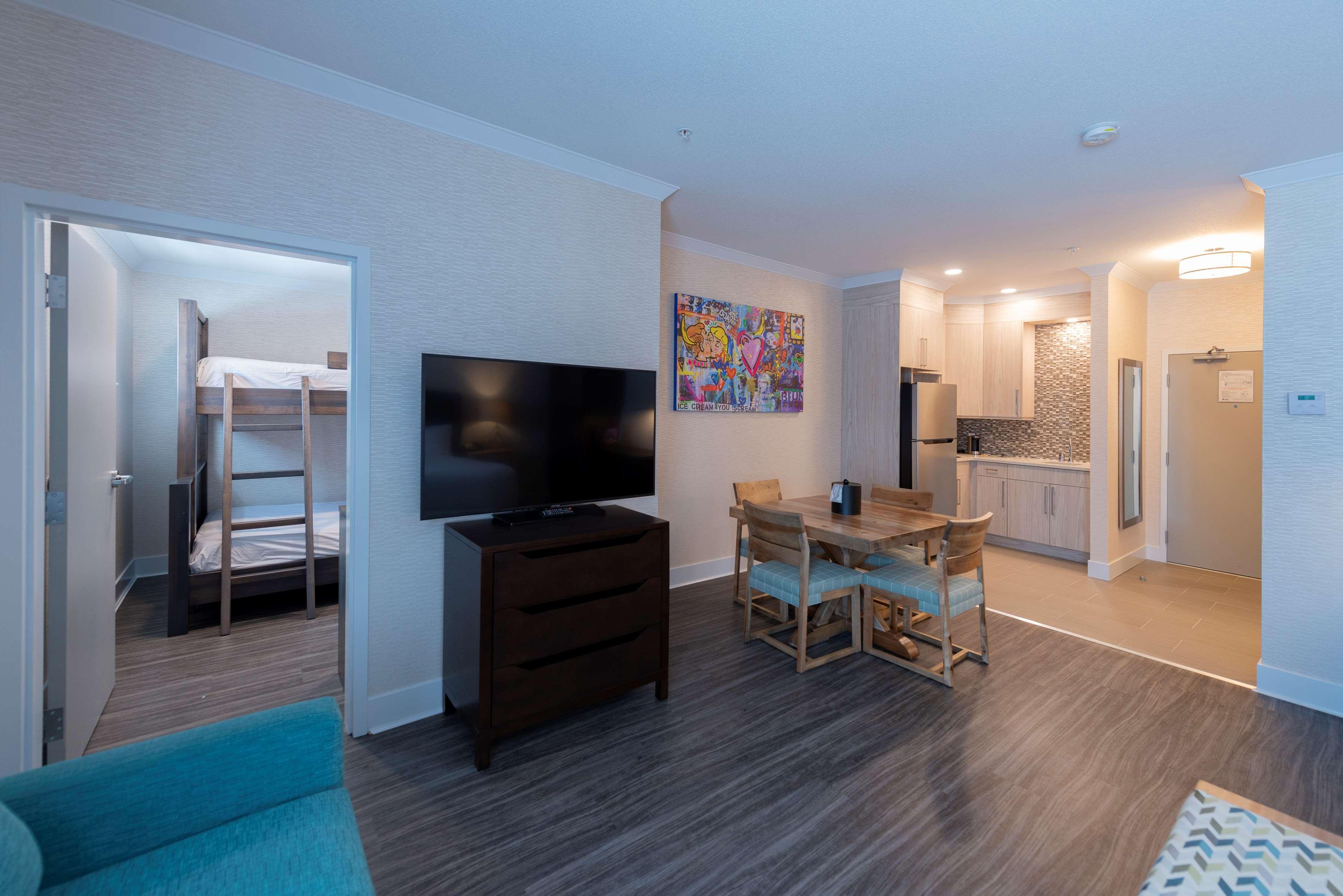 Family Room Capacity 5