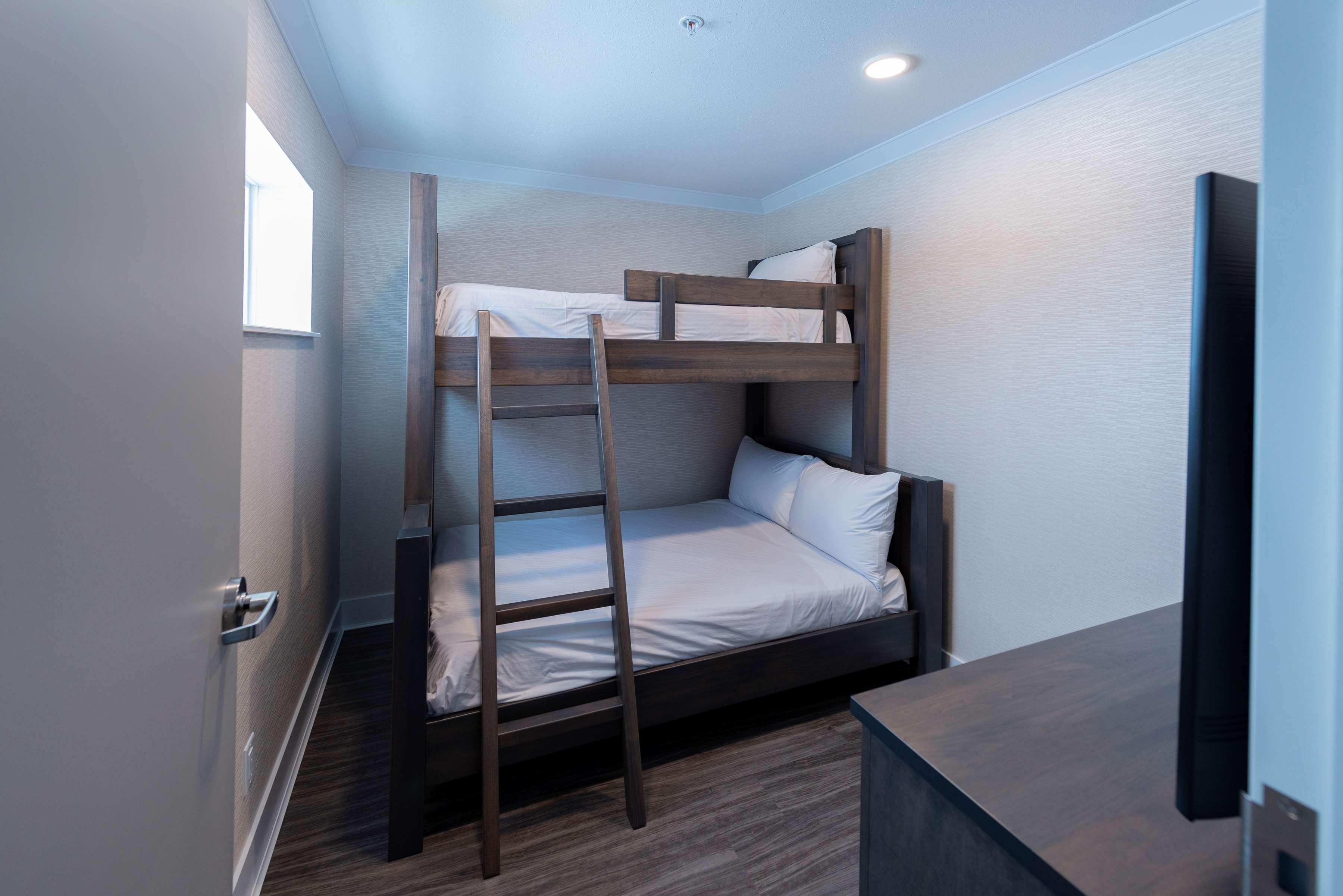 Family Room Capacity 5