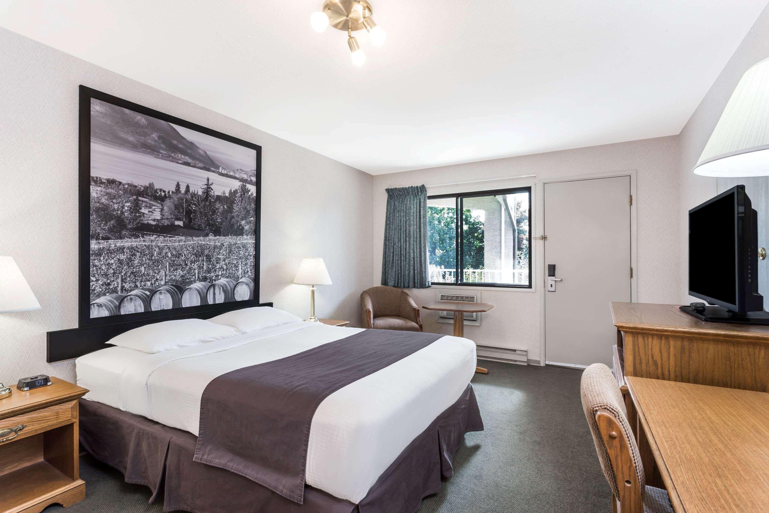 Double Queen Size Bed