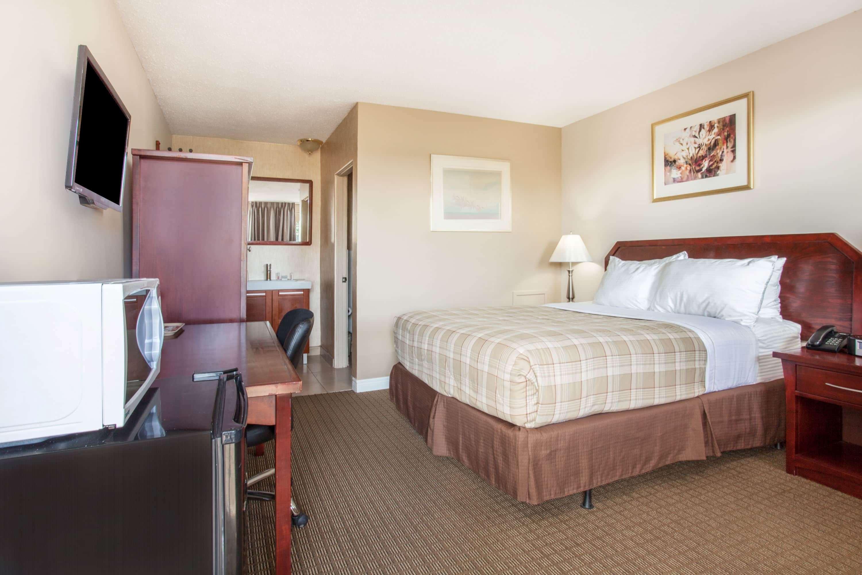 Double Queen Bed Non Smoking