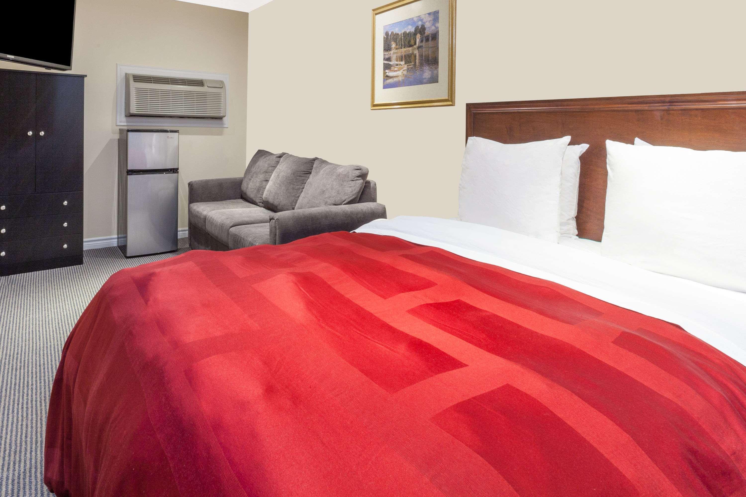 Double Queen Size Bed