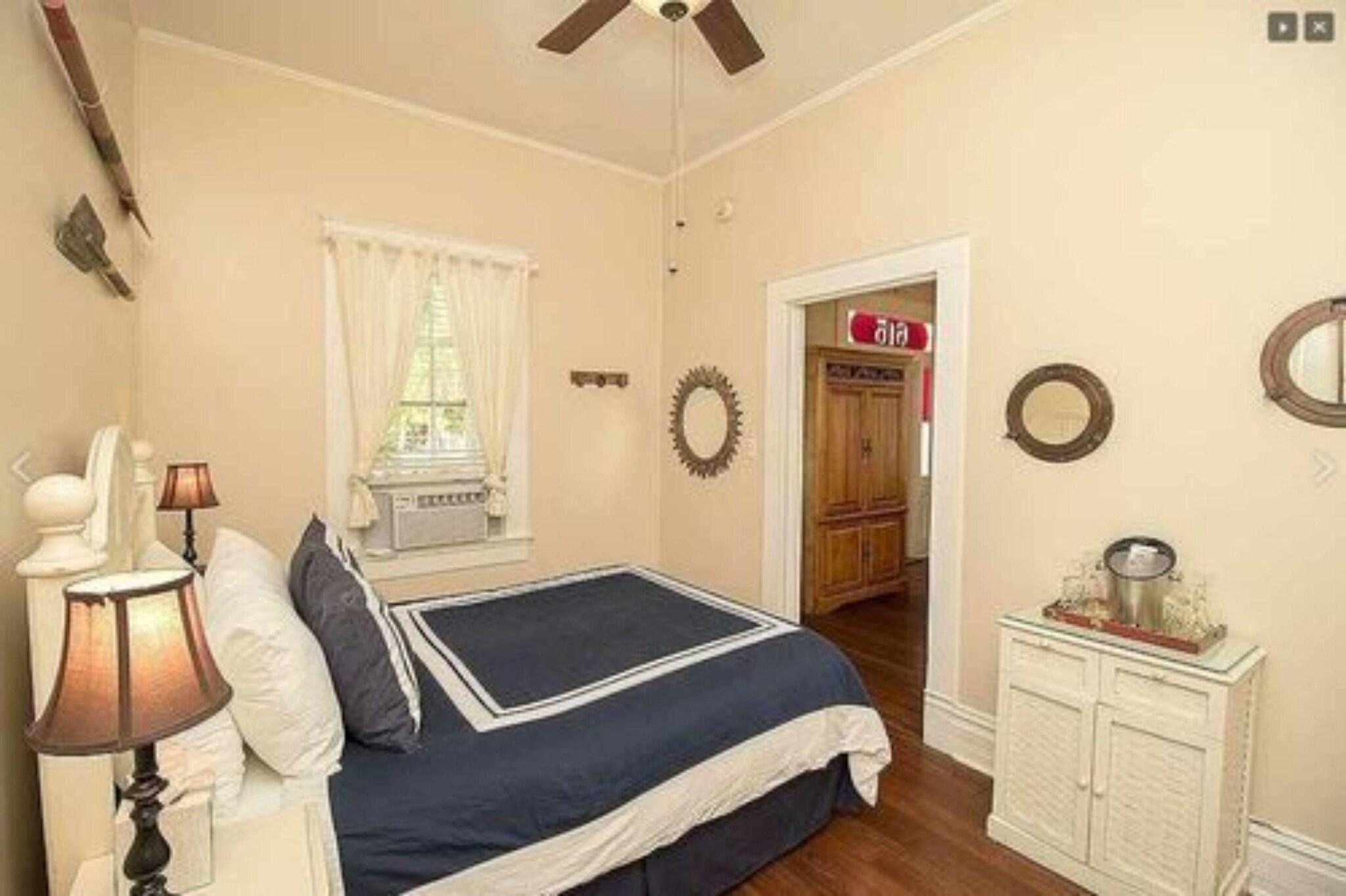 Suite Queen Size Bed