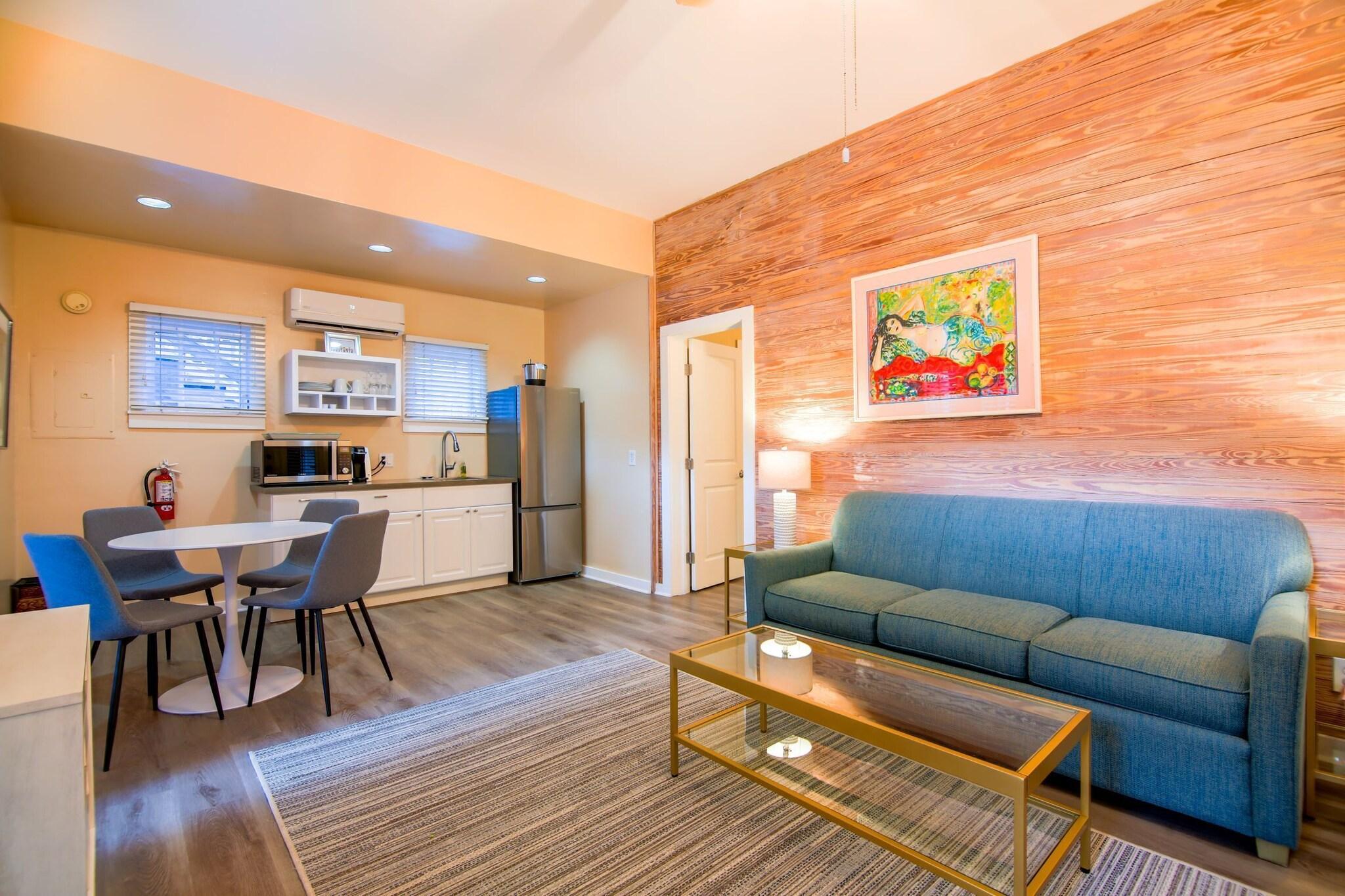 Townhome Deluxe King Bed