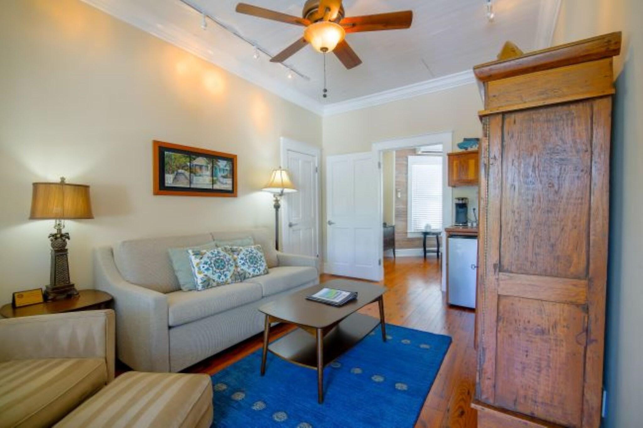 Suite Accessible King Size Bed