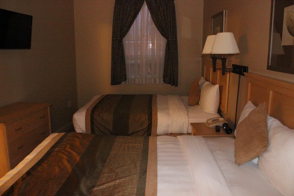 Suite Two Double Beds One Bedroom 