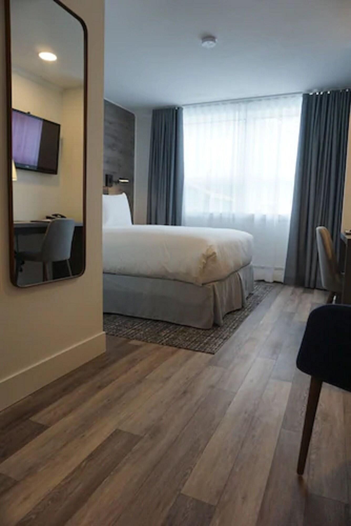 Double Superior Queen Bed