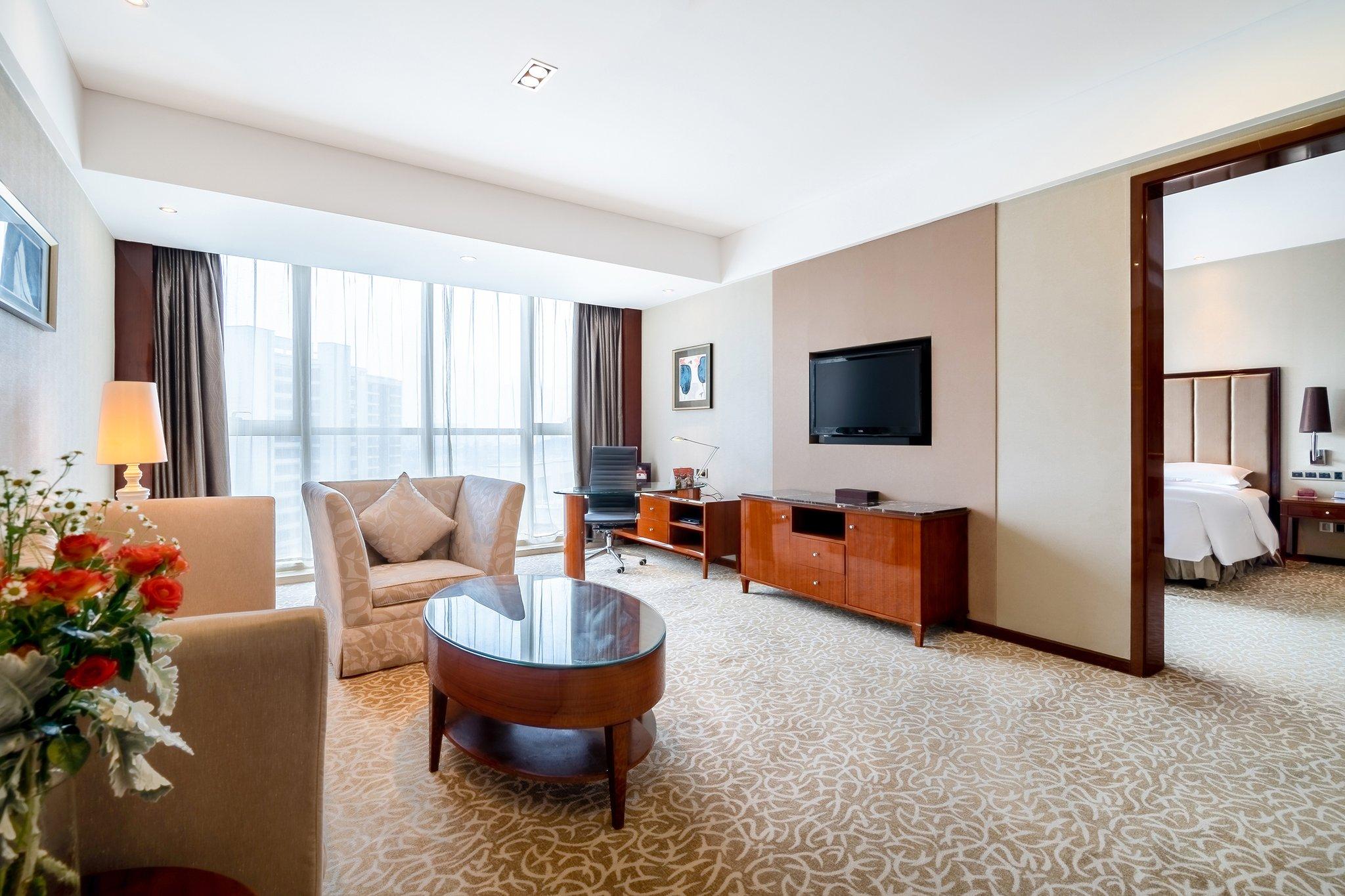 Suite Deluxe King Bed