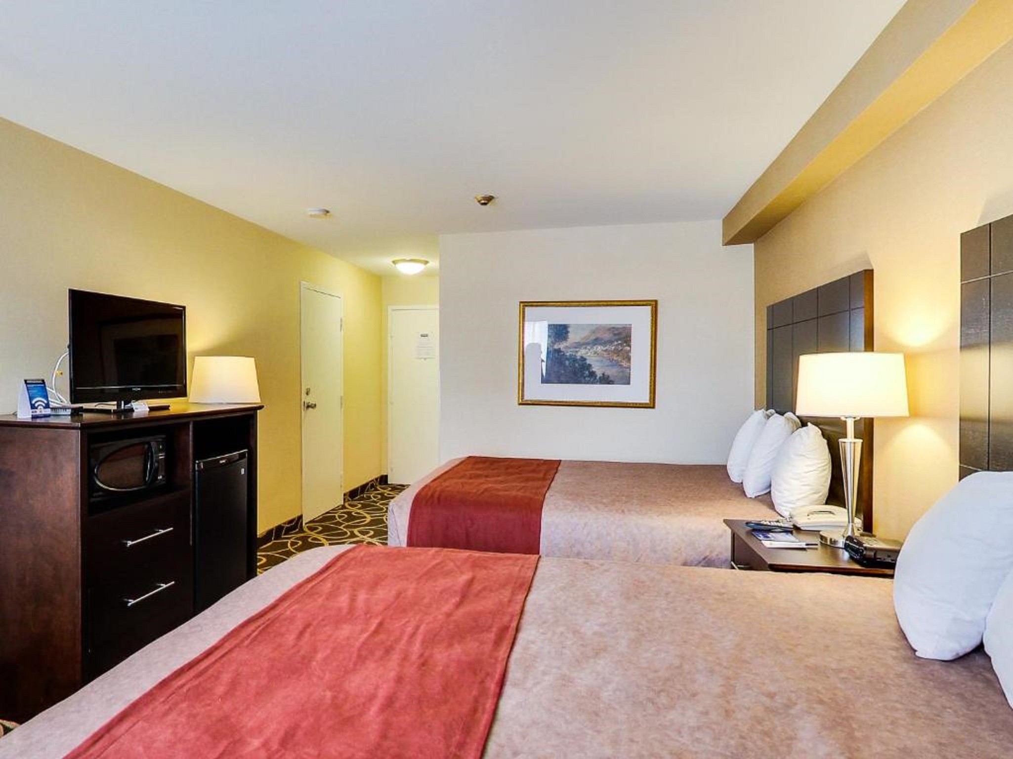 Quadruple Two Queen Beds