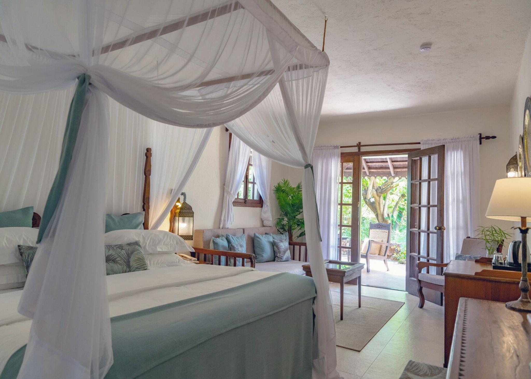 Double or Twin Deluxe Queen Bed