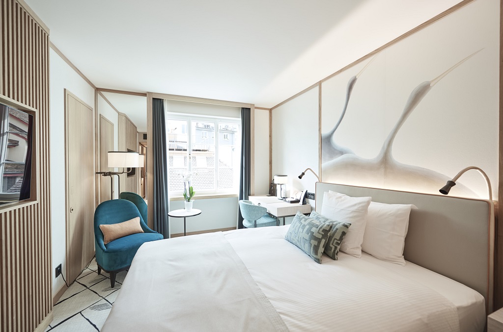 Single Classic Queen Bed