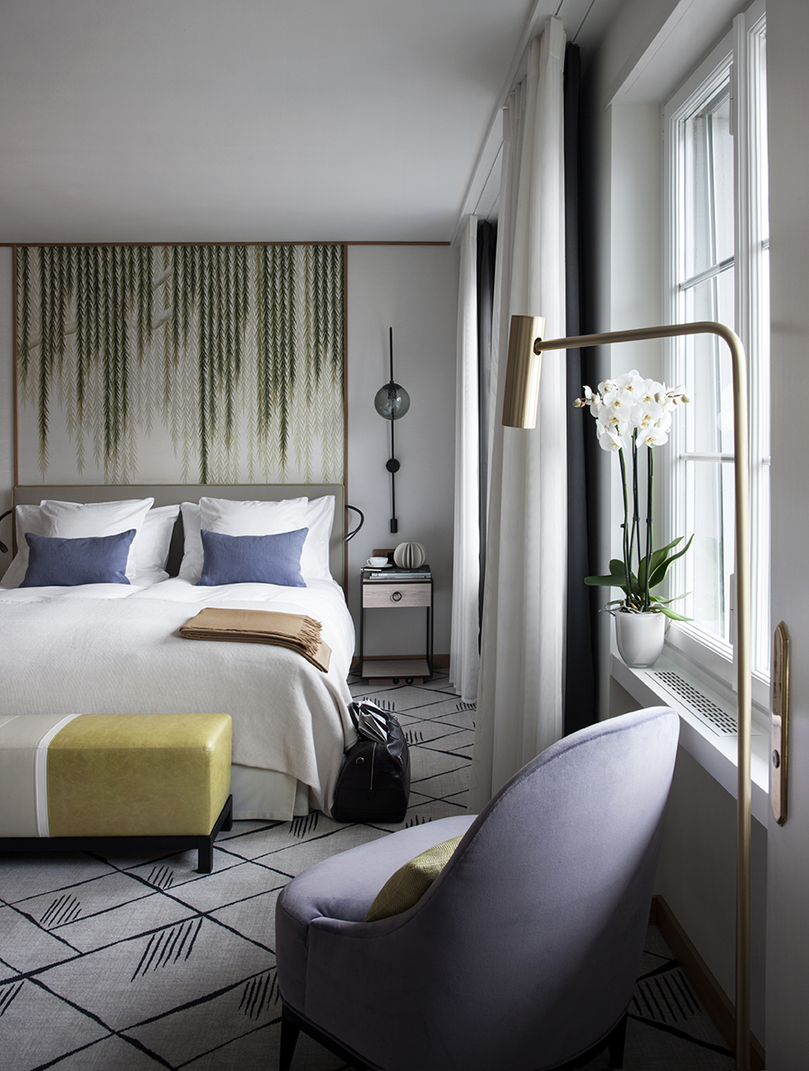 Single Classic Queen Bed