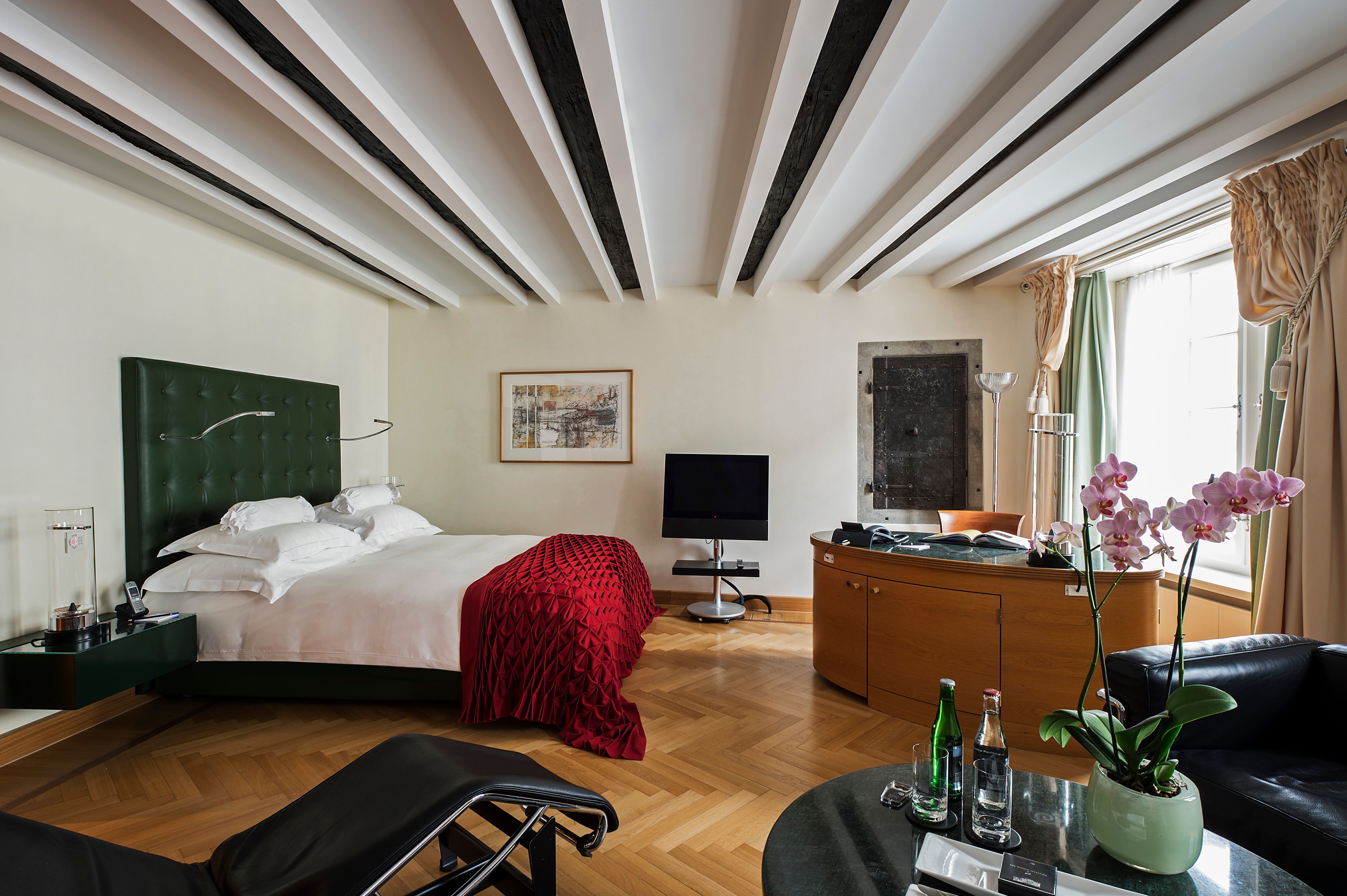 Double Queen Size Bed