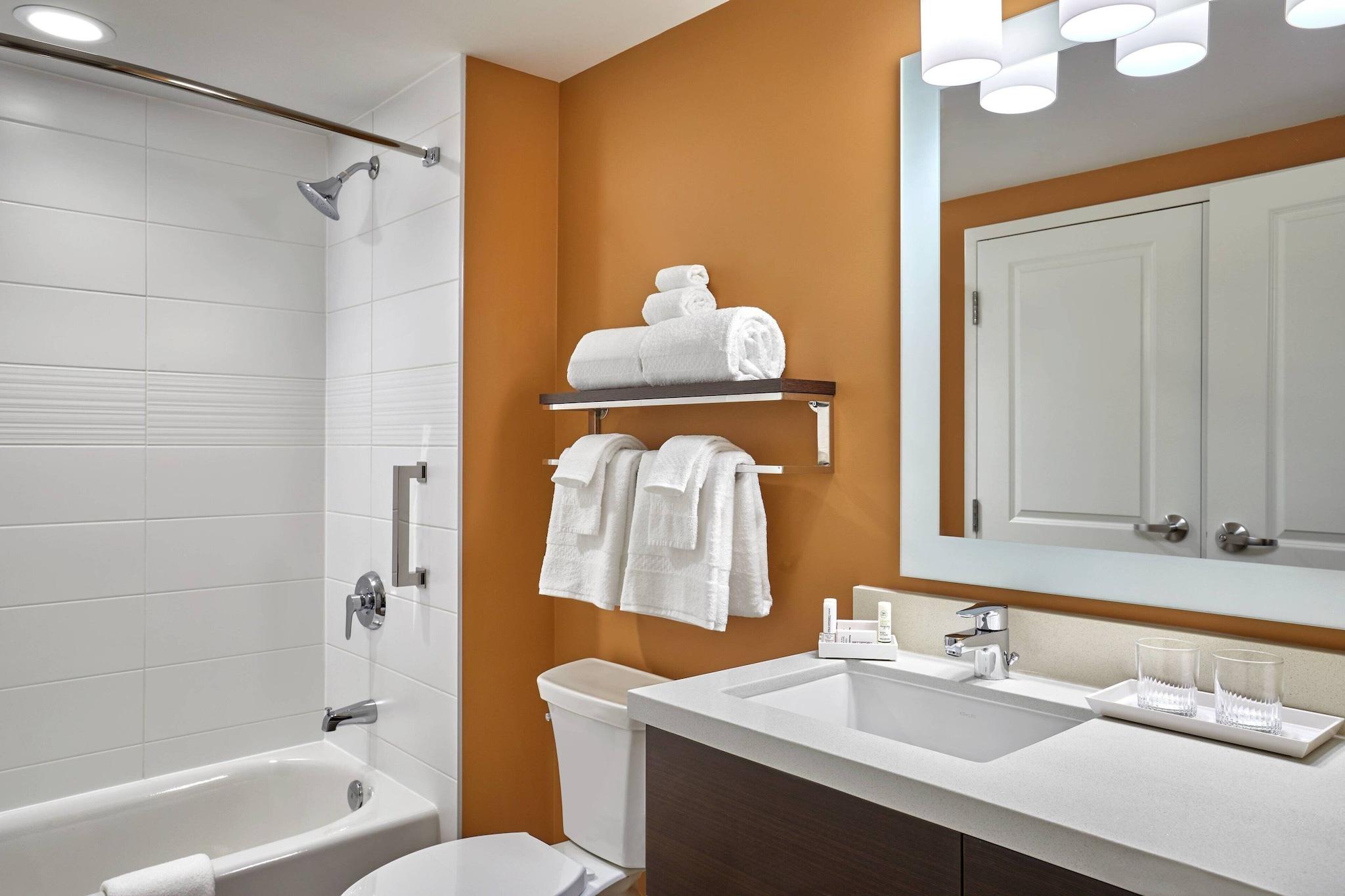 Studio Two Queen Beds