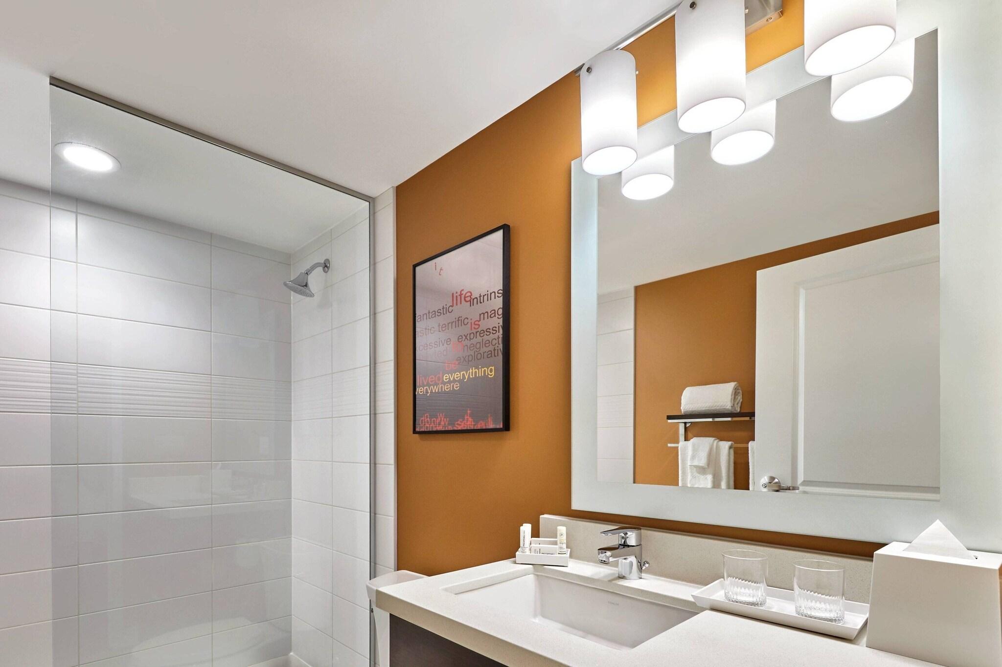 Studio Two Queen Beds