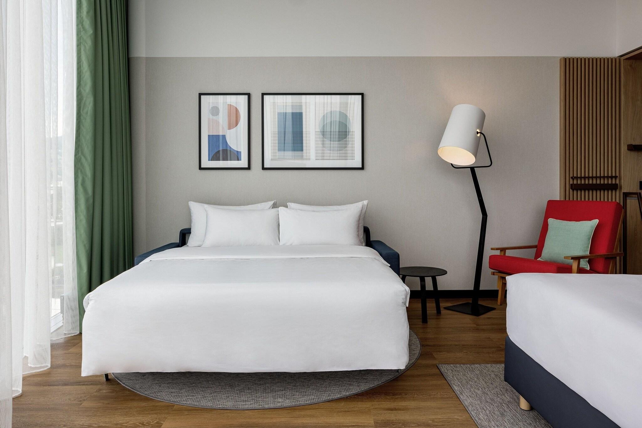 Double Deluxe King Bed