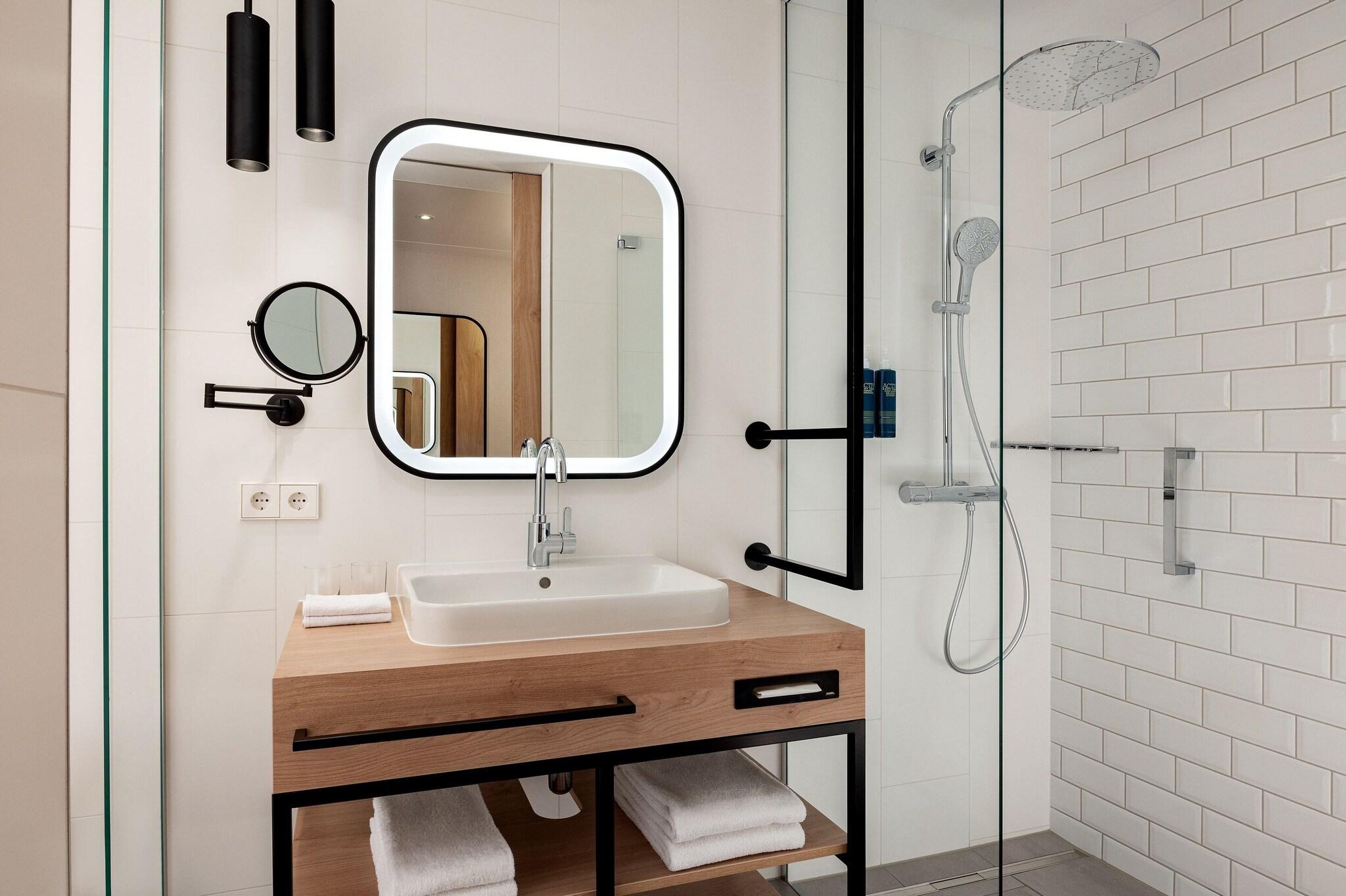 Double Deluxe King Bed