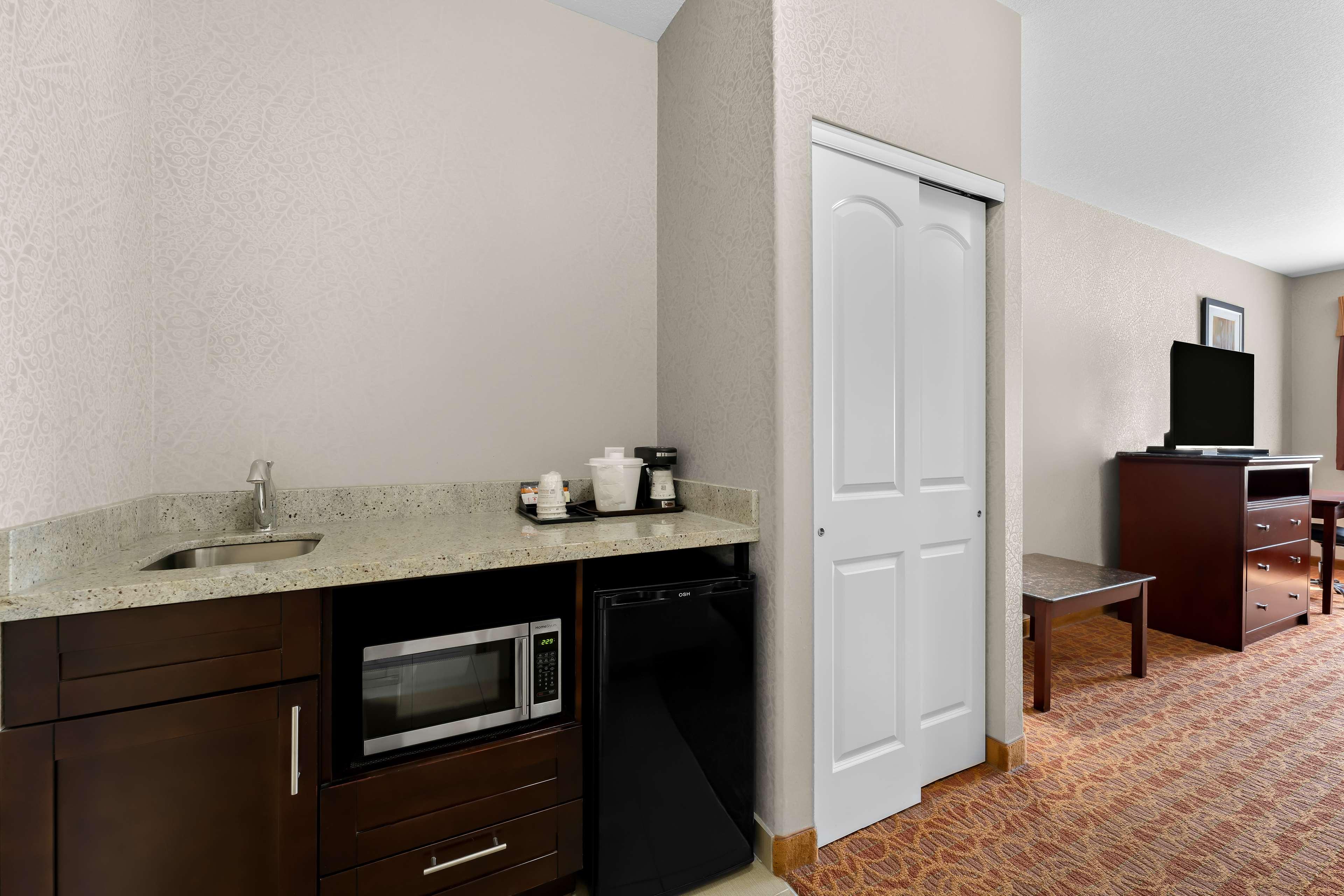 Quadruple Two Queen Beds