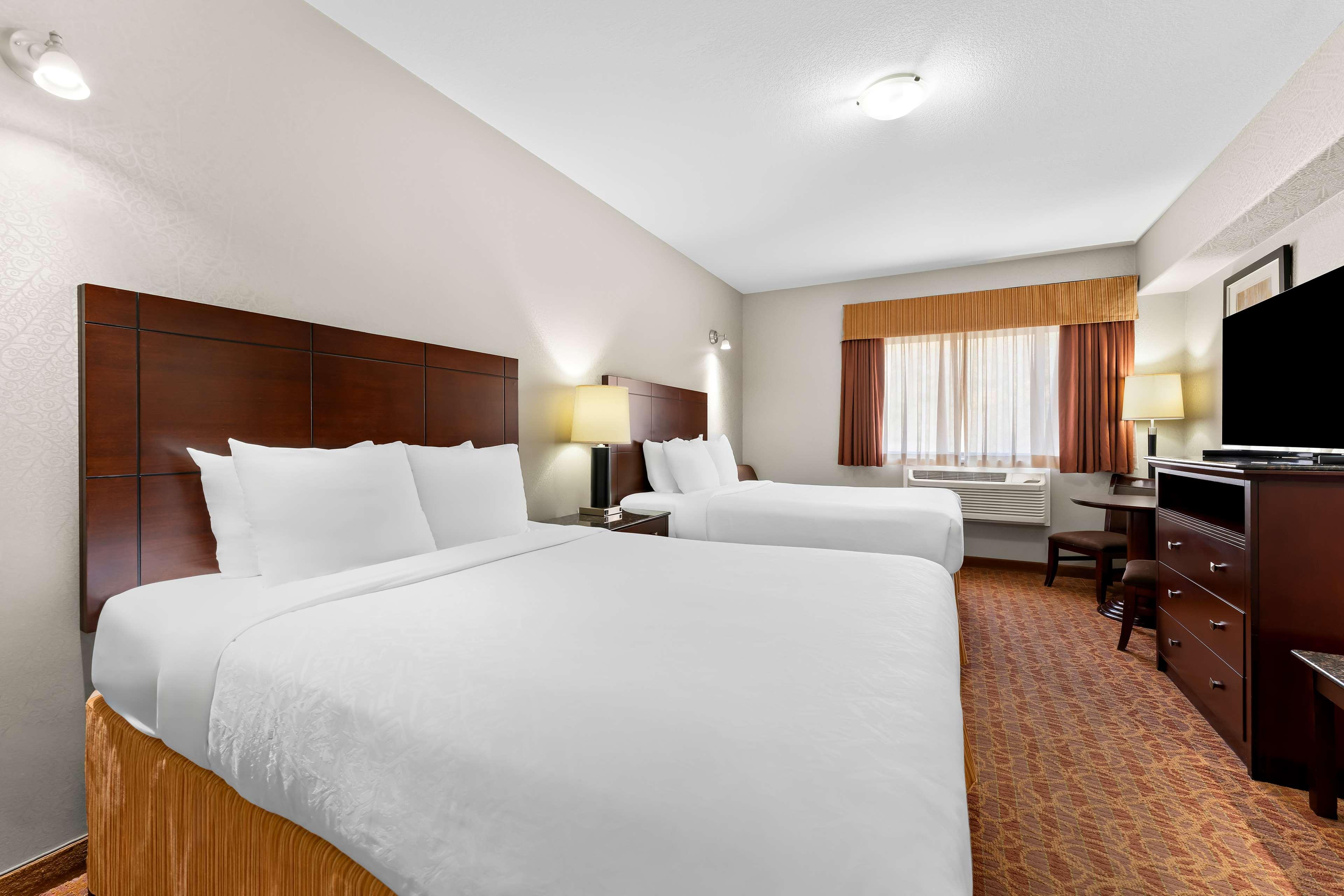 Quadruple Two Queen Beds