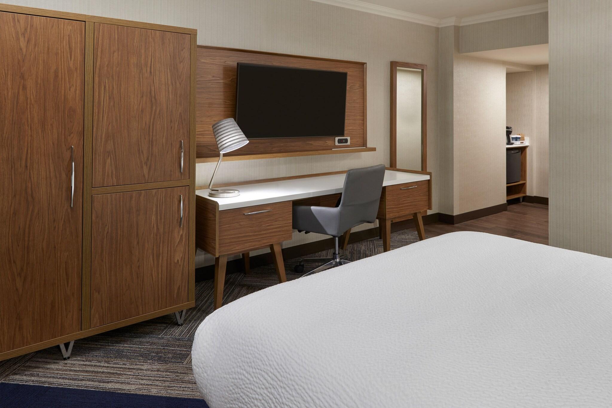 Double City View Queen Bed