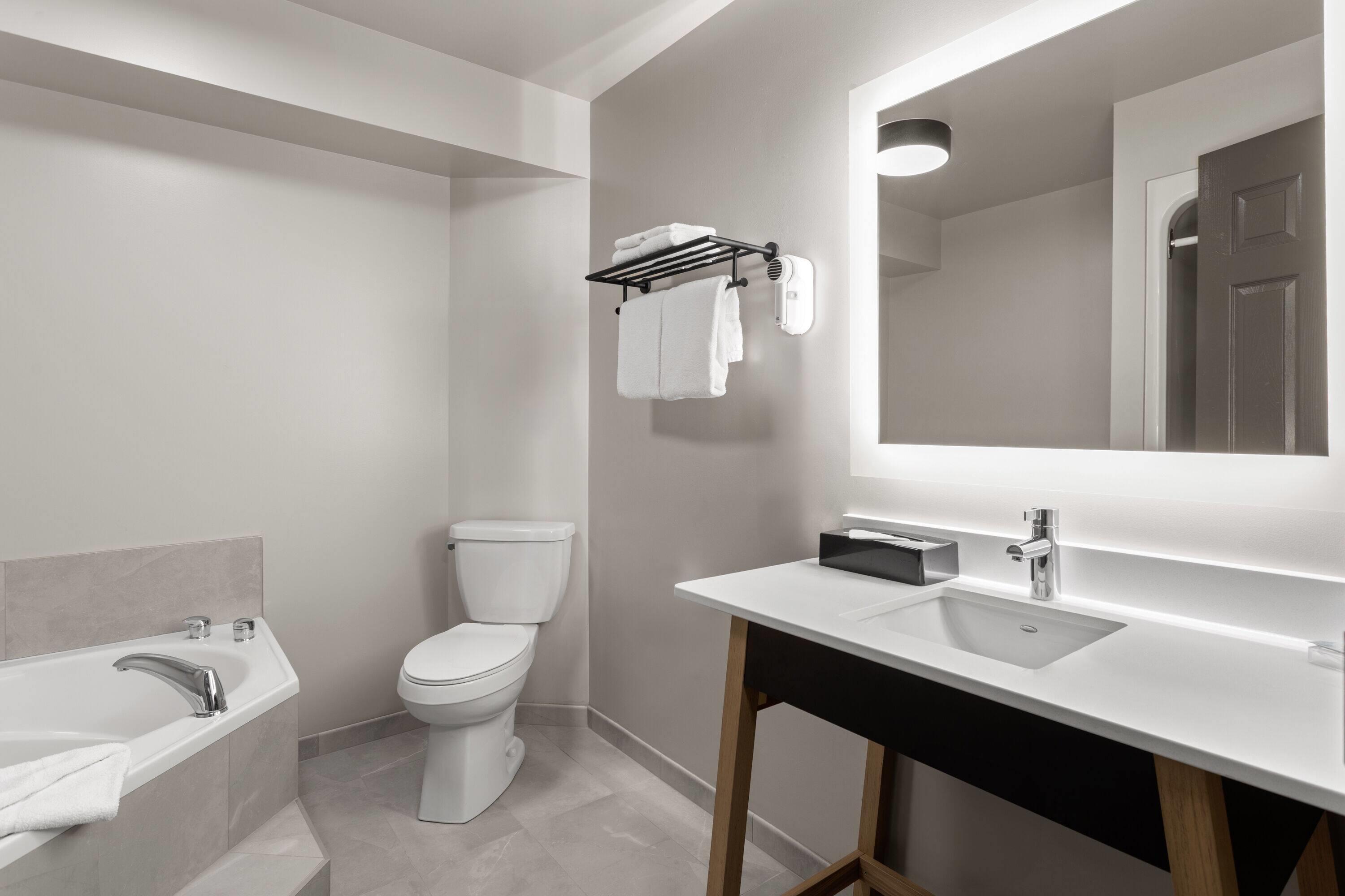 Suite Queen Size Bed