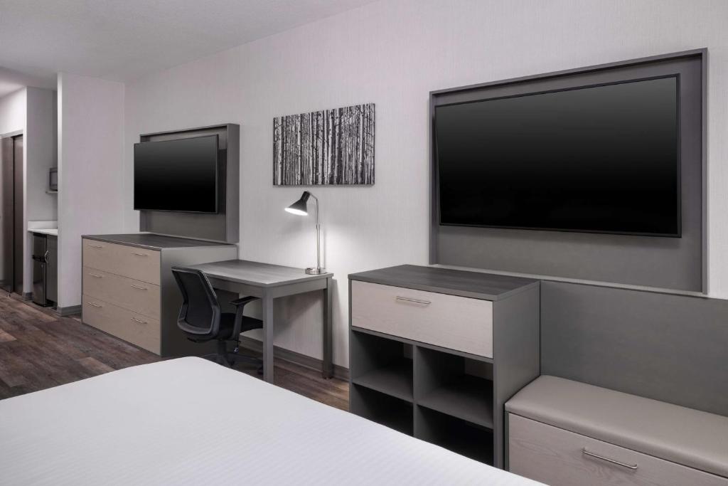 Double Queen Size Bed