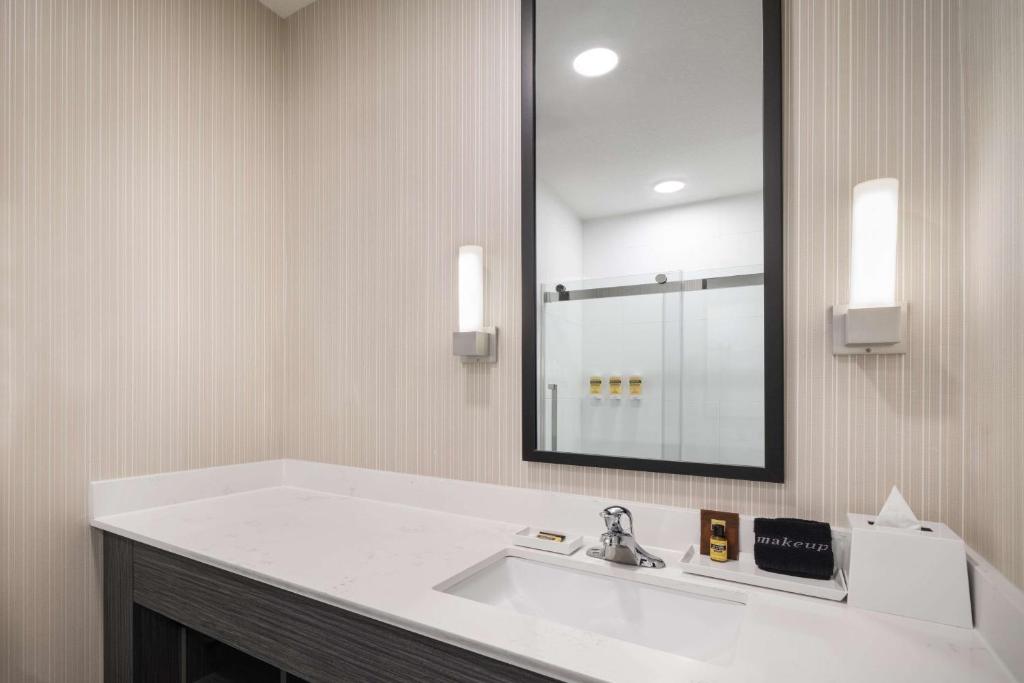 Double Queen Size Bed