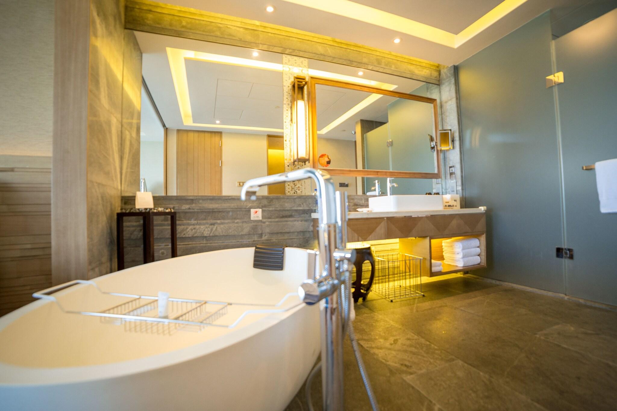 Double Deluxe King Bed