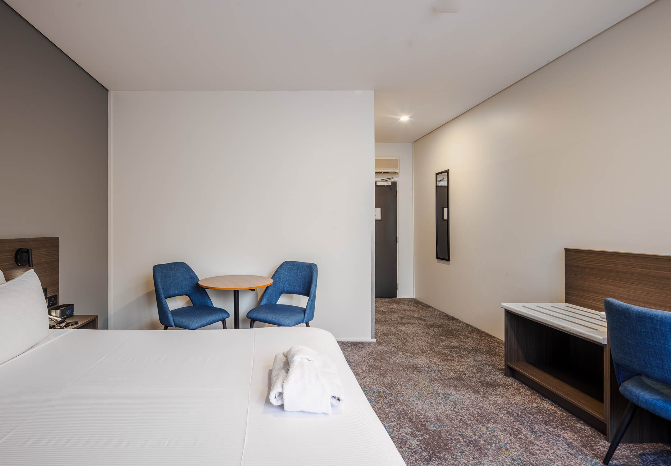 Studio Accessible King Size Bed