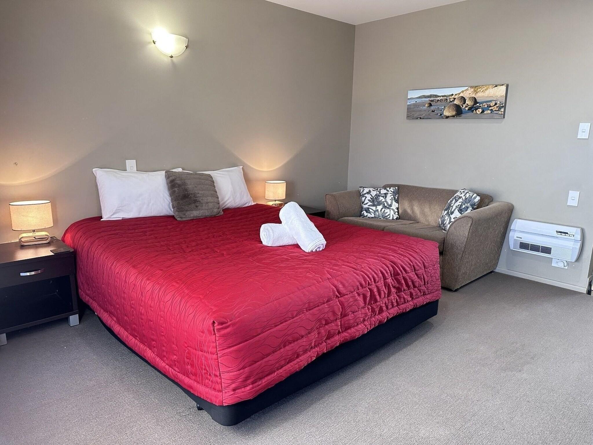 Studio Queen Size Bed