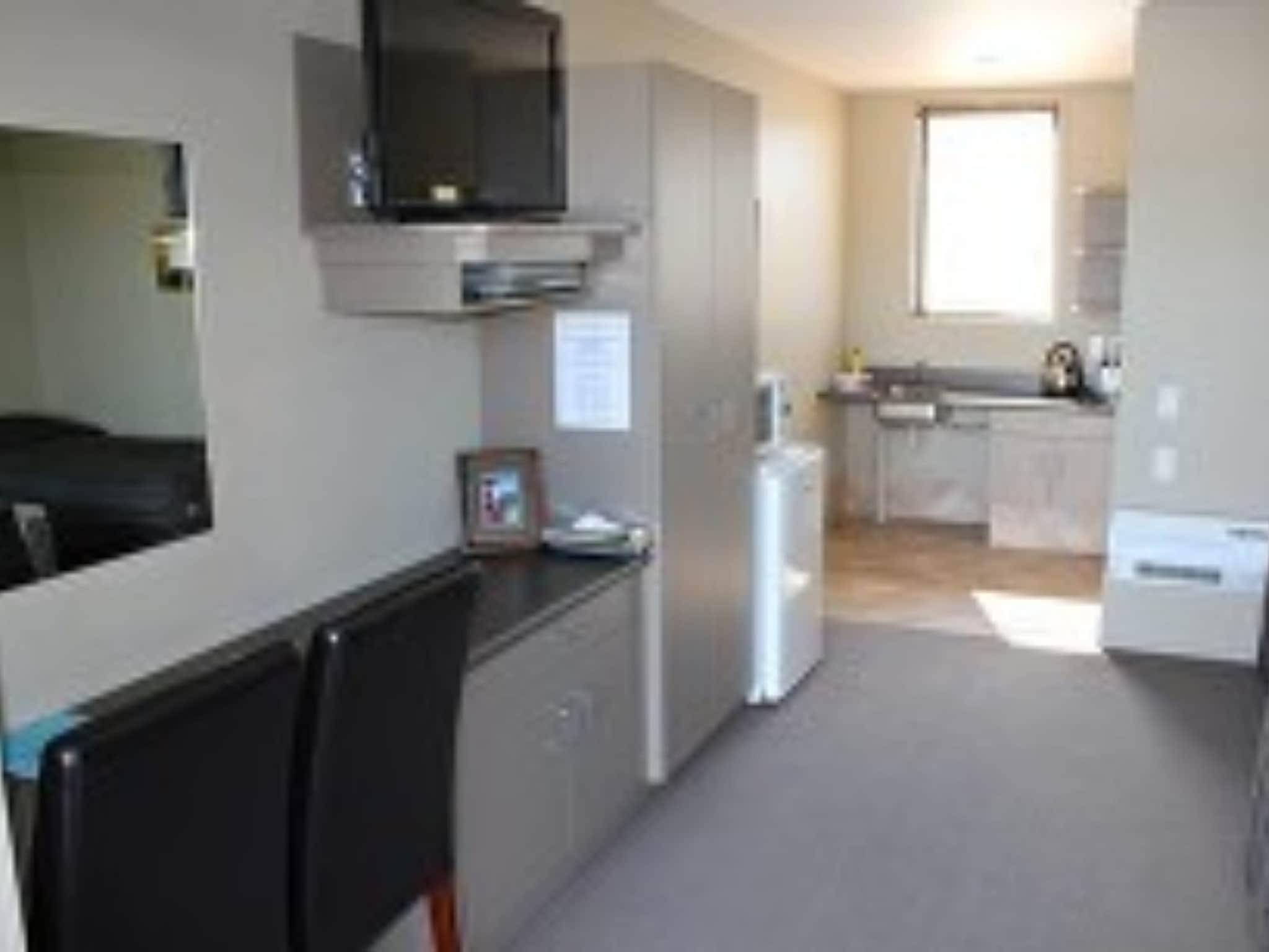 Studio Queen Size Bed