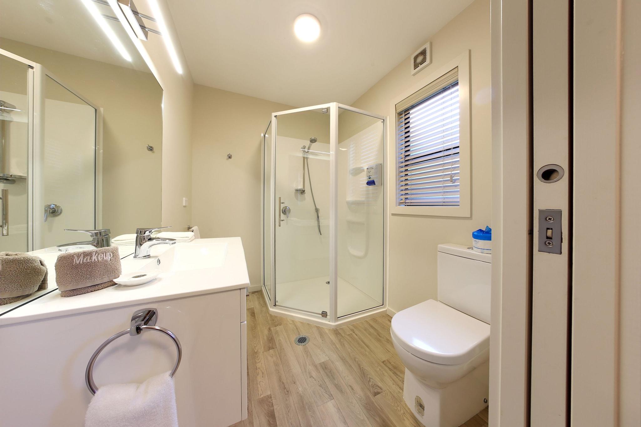 Studio Premium Queen Bed