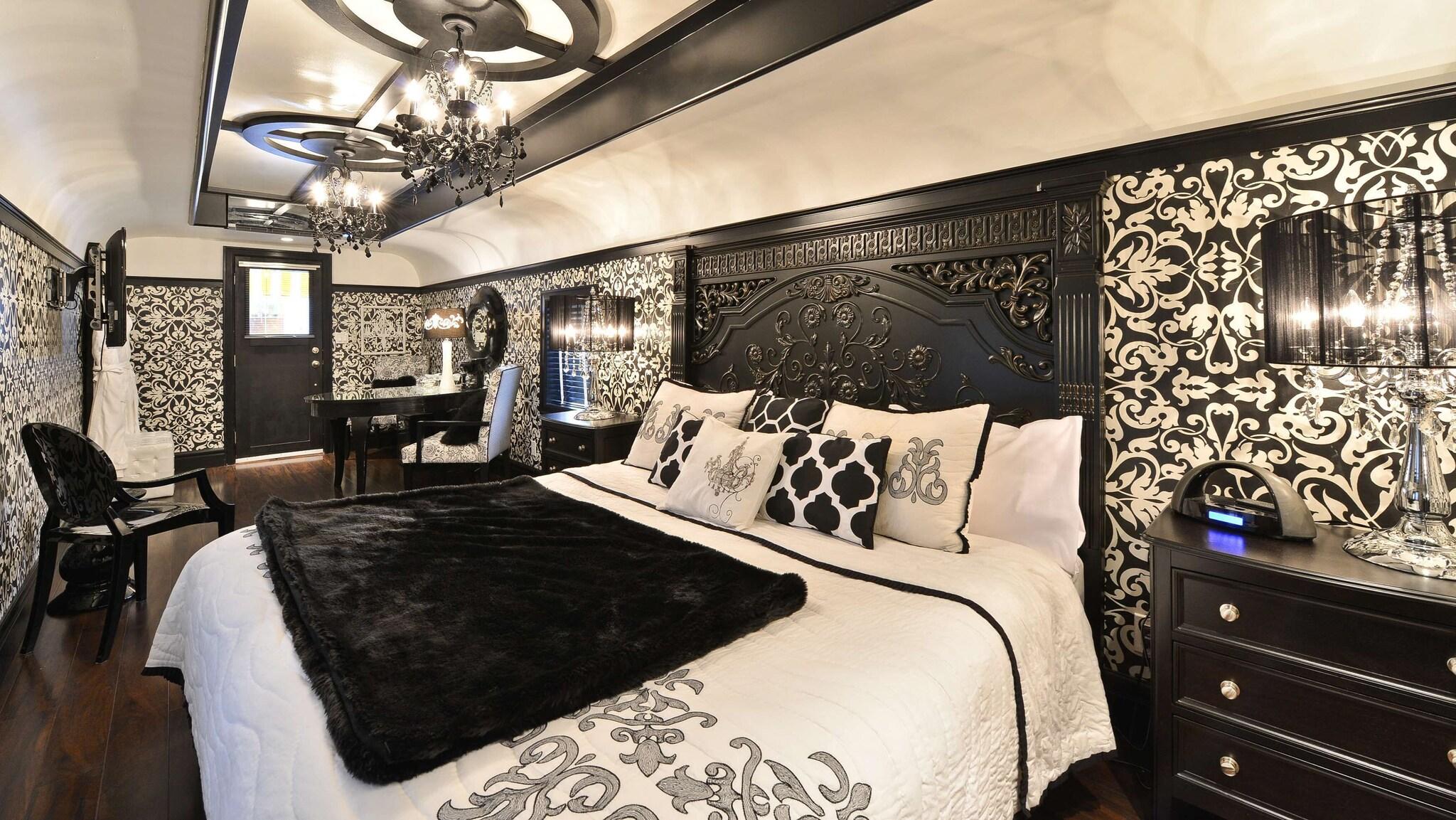 Suite Queen Size Bed