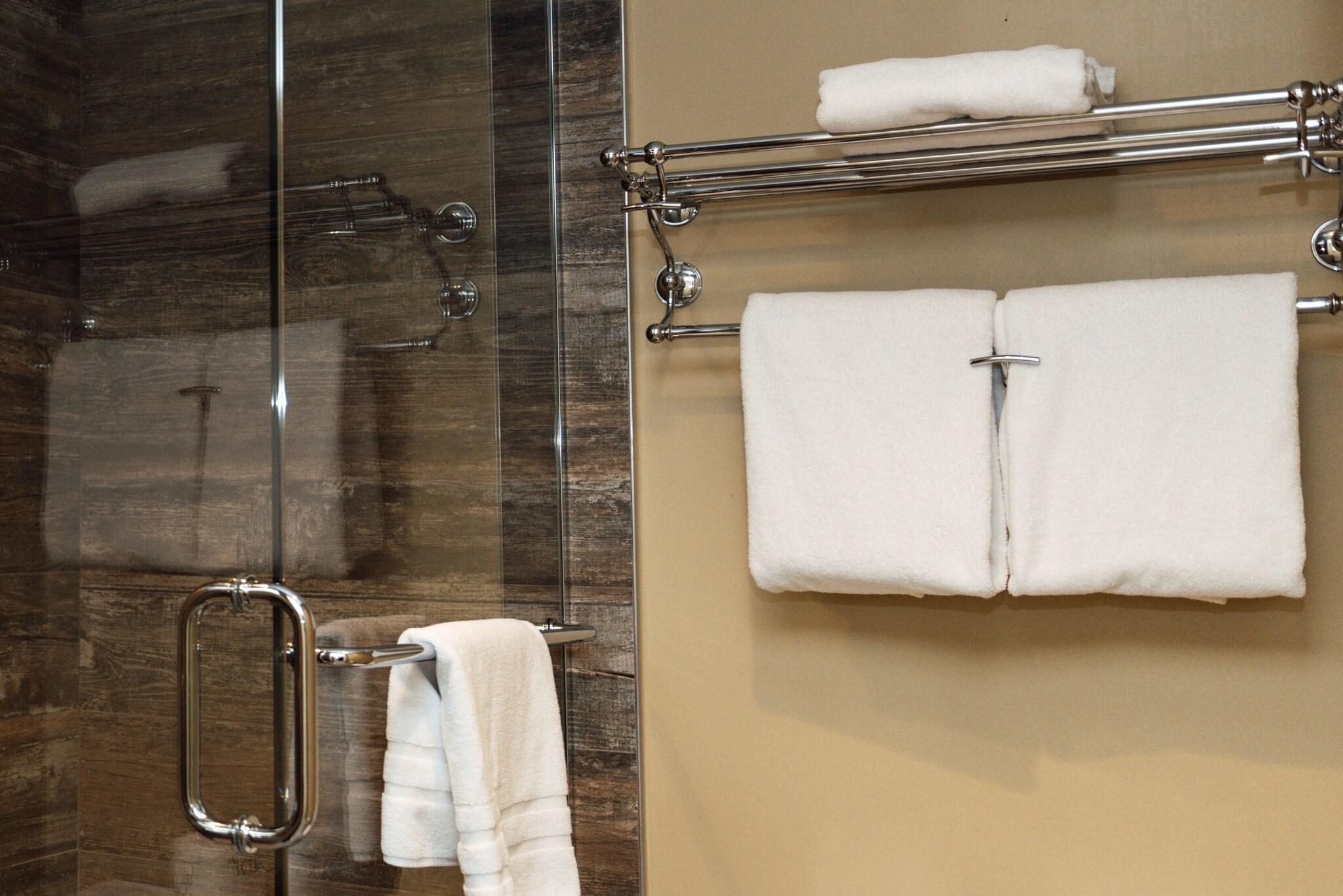 Double Pool View King Bed