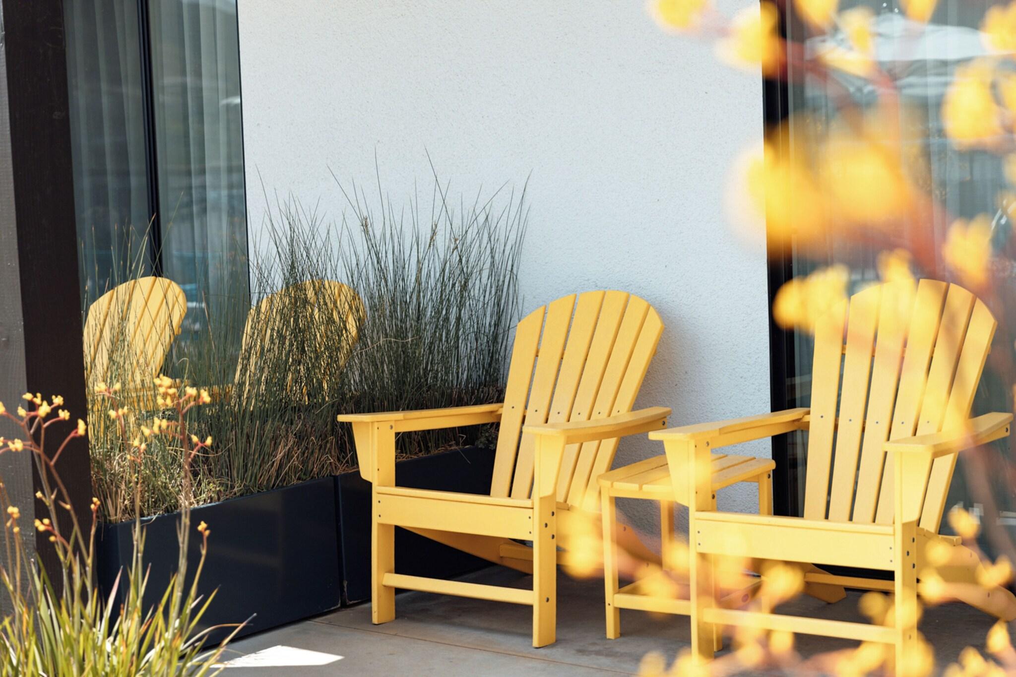 Double Pool View King Bed