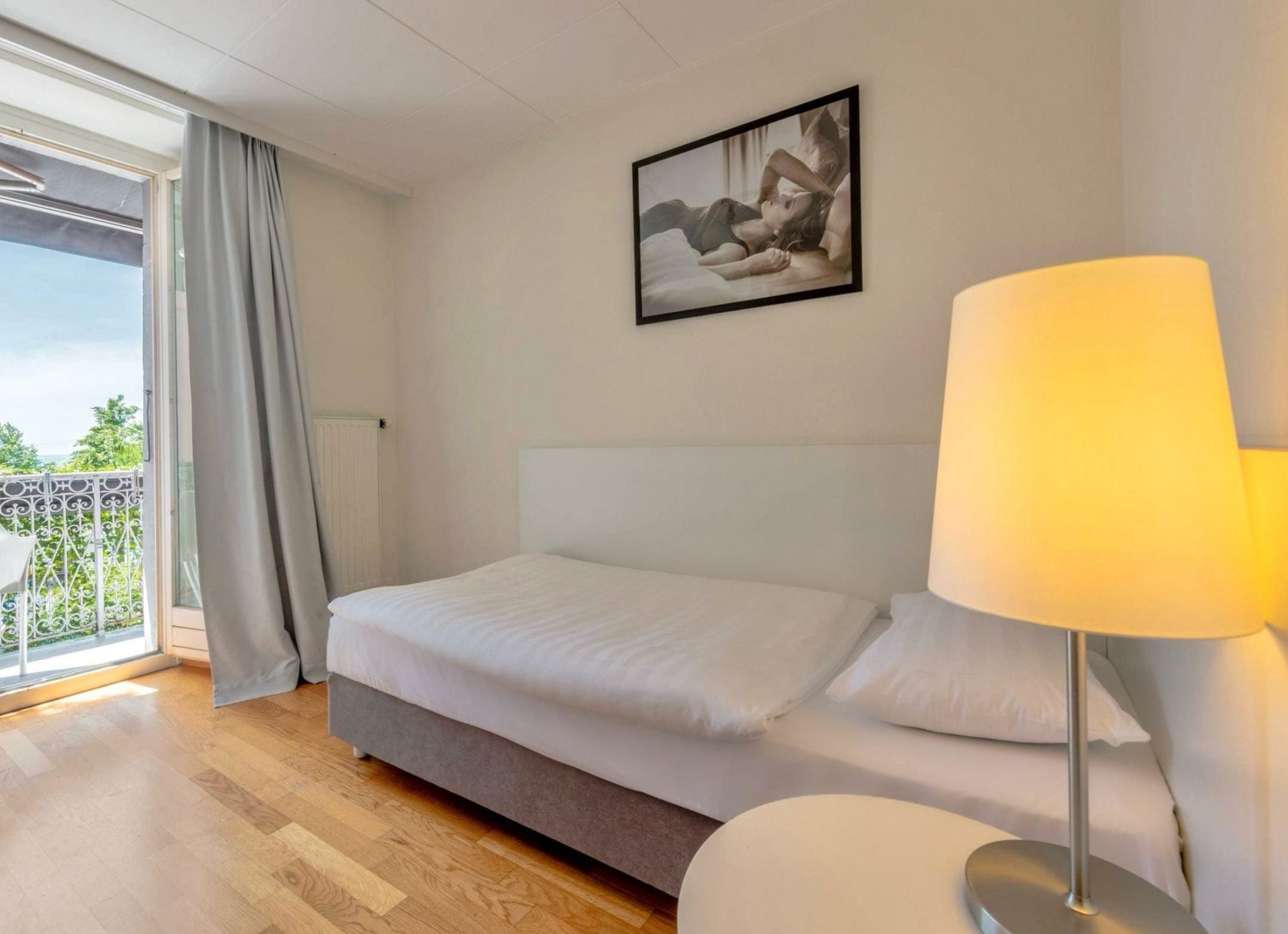 Family Room Lake View