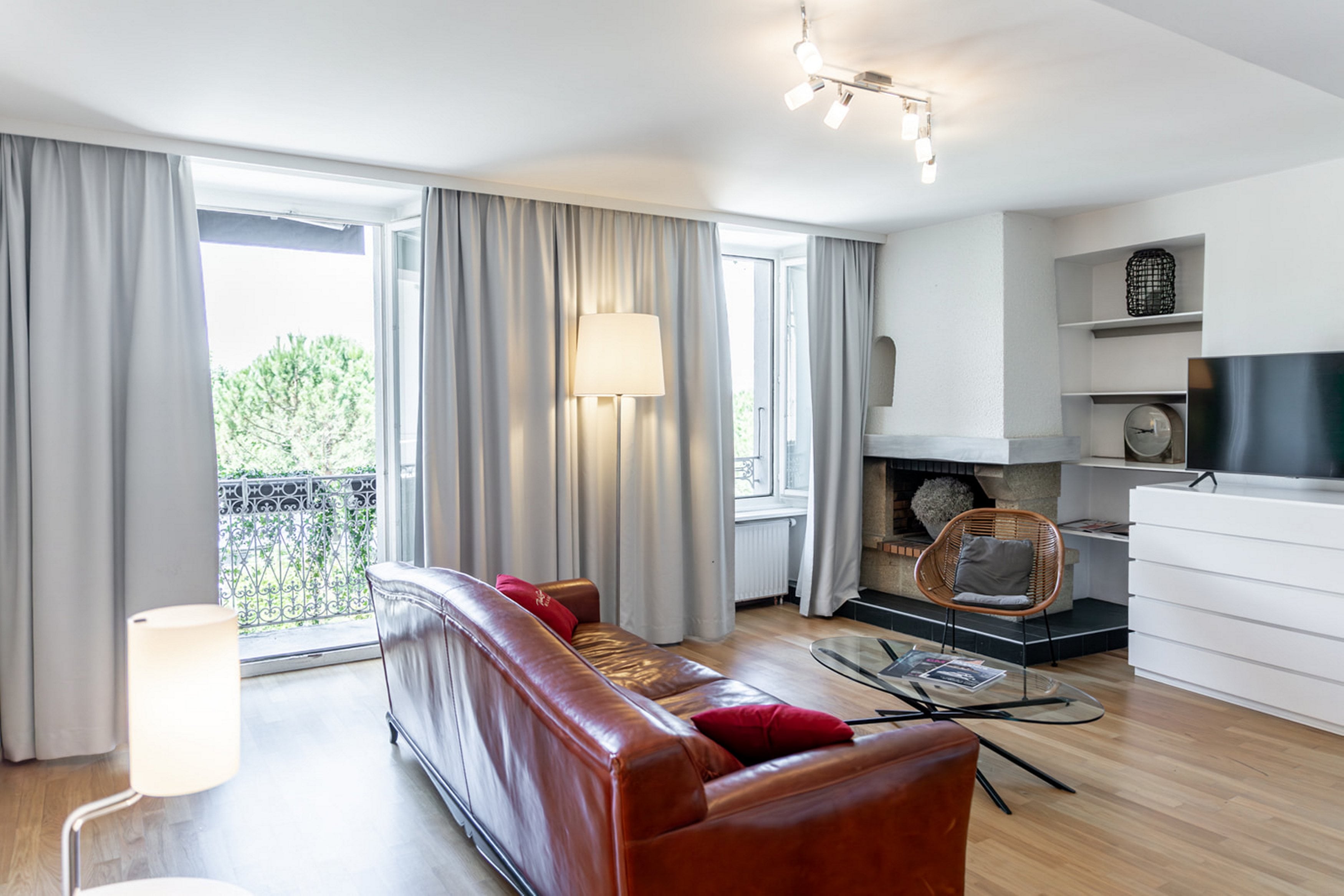 Family Room Lake View