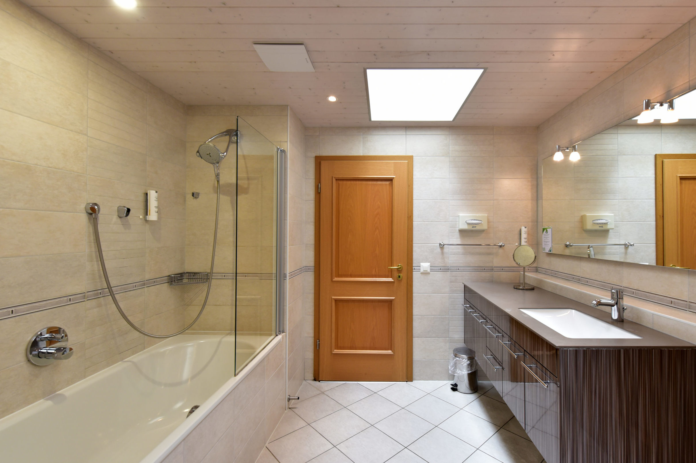 Triple Superior Queen Bed