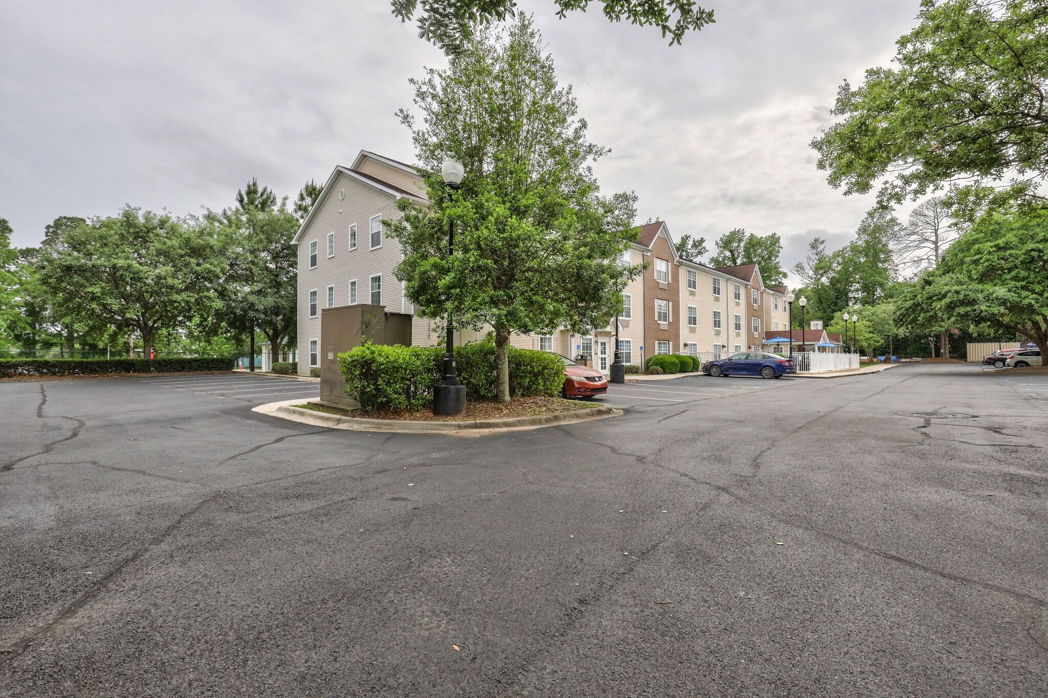 Studio Queen Size Bed