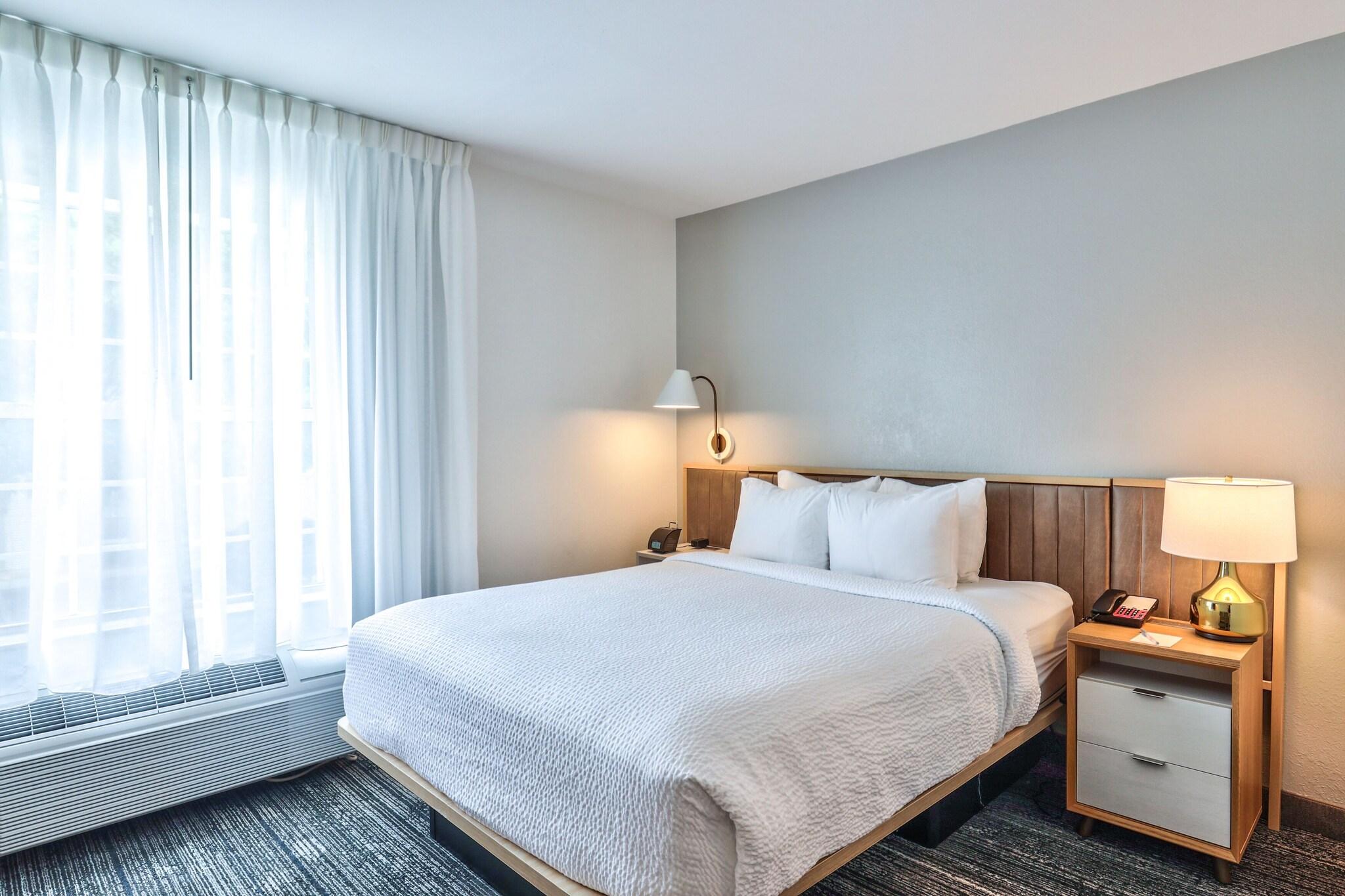 Suite Queen Size Bed