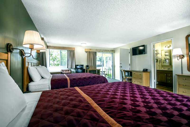 Quadruple Deluxe Queen Bed