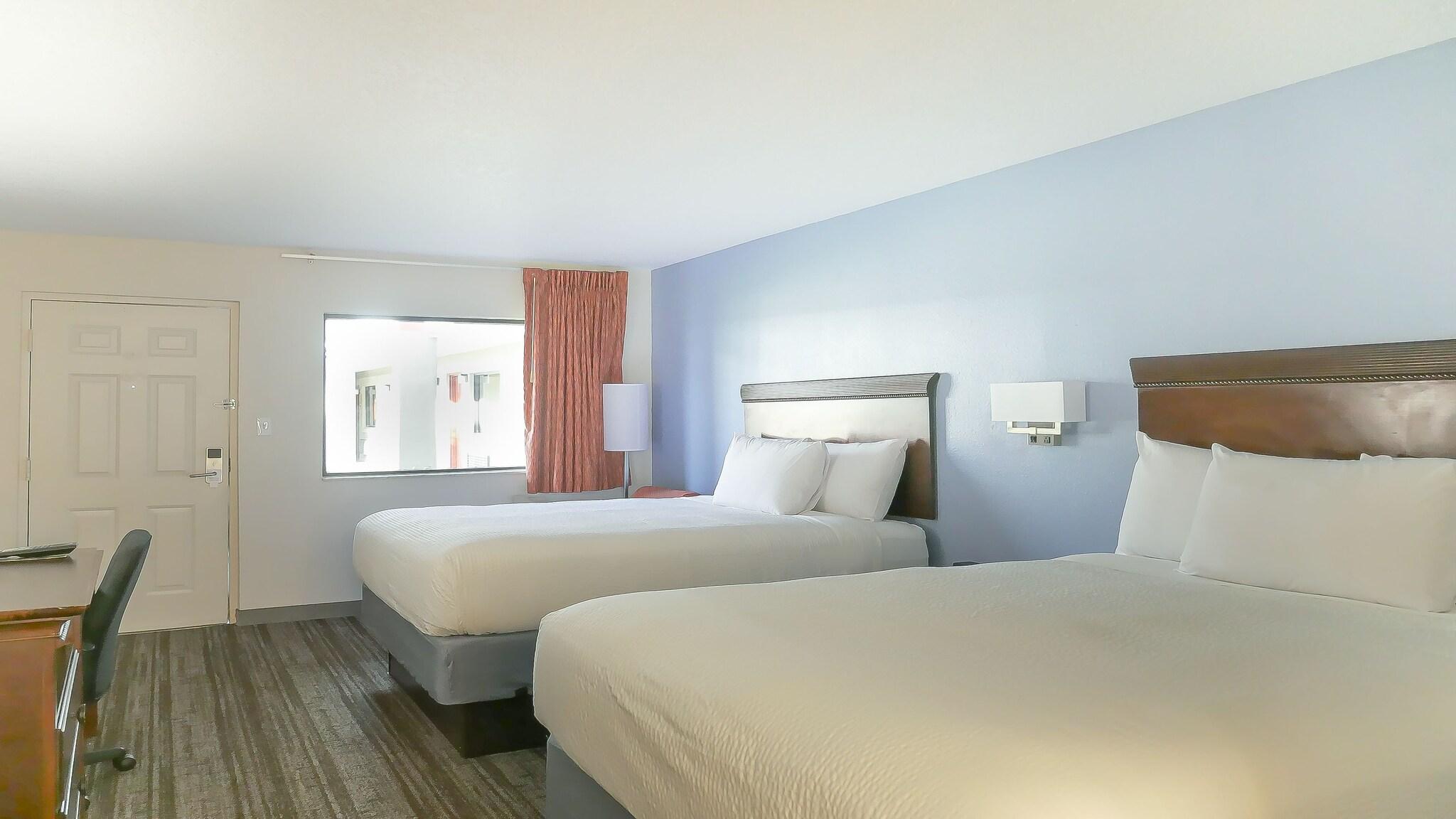 Quadruple Two Queen Beds Non Smoking